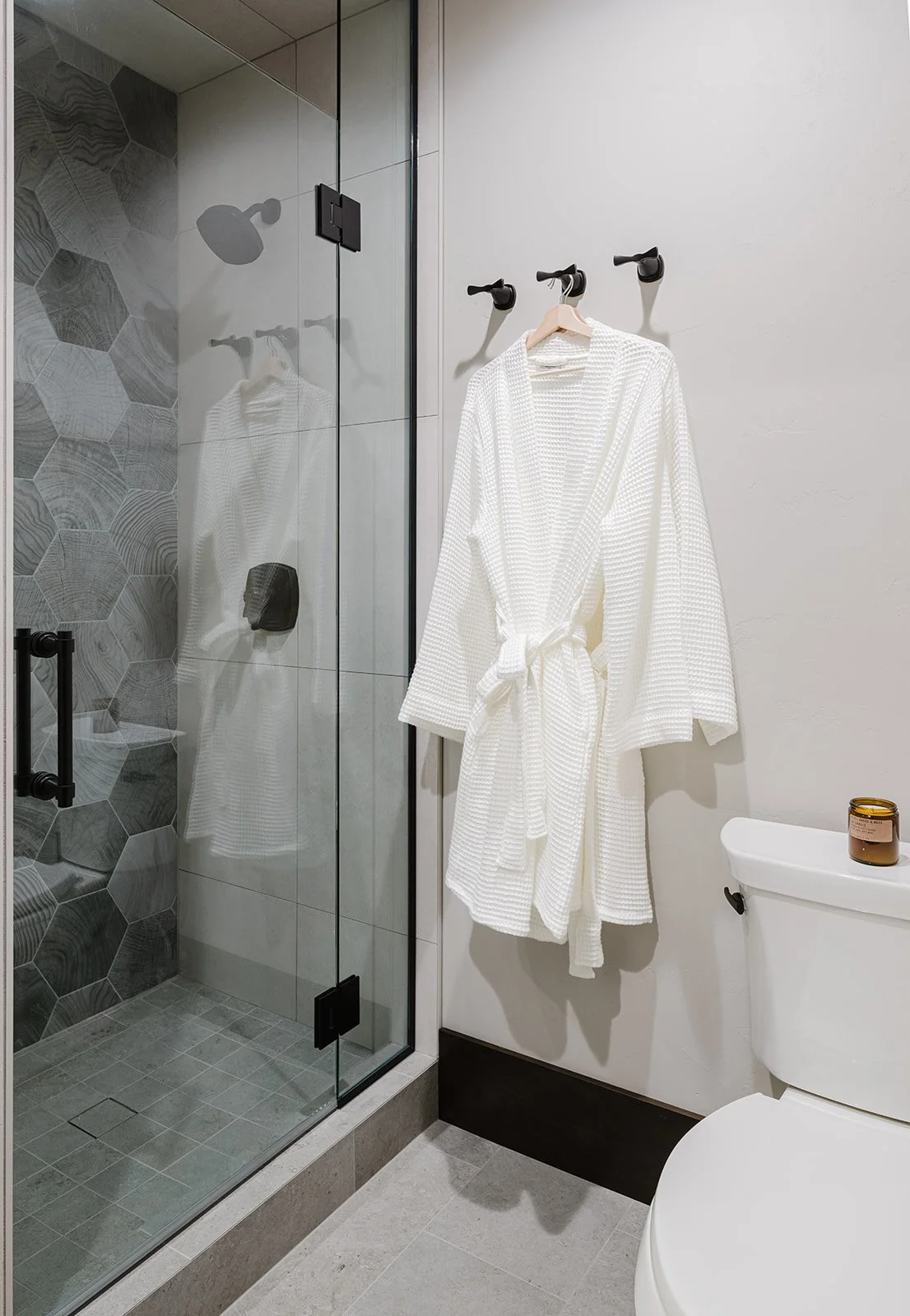 green-bay-vacation-rental-bedroom-near-lambeau-field-DdtZwSfO.jpg