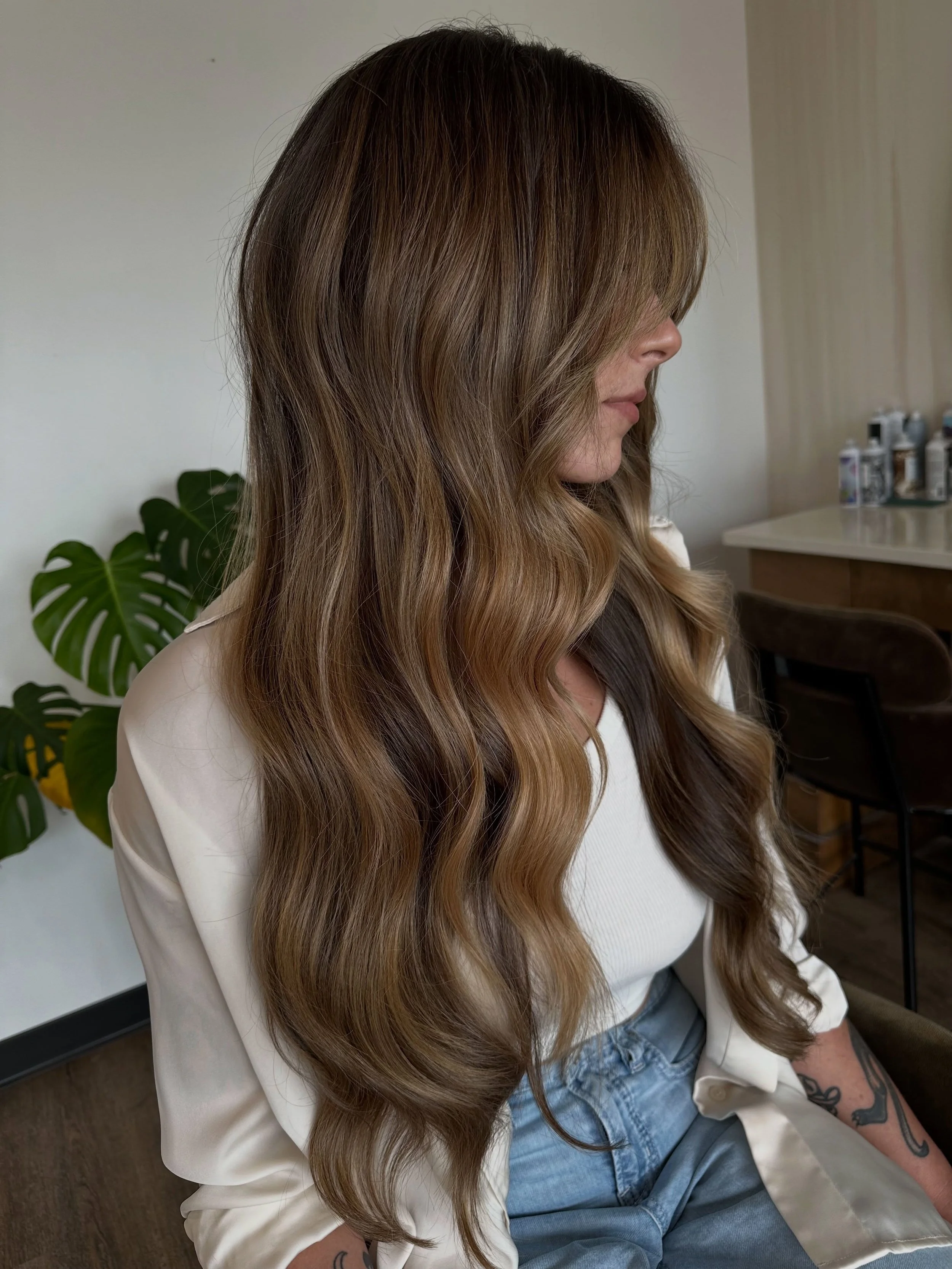 || Free hand balayage painted with @wellahairusa + glossed with @redken shades eq || 

Treatment + products with k18
Tools @t3 @mizutaniscissors_official @yspark @dysonhairpro 

⭐️☀️save this post for your inspo summer color⭐️☀️

#wellahair #redken #