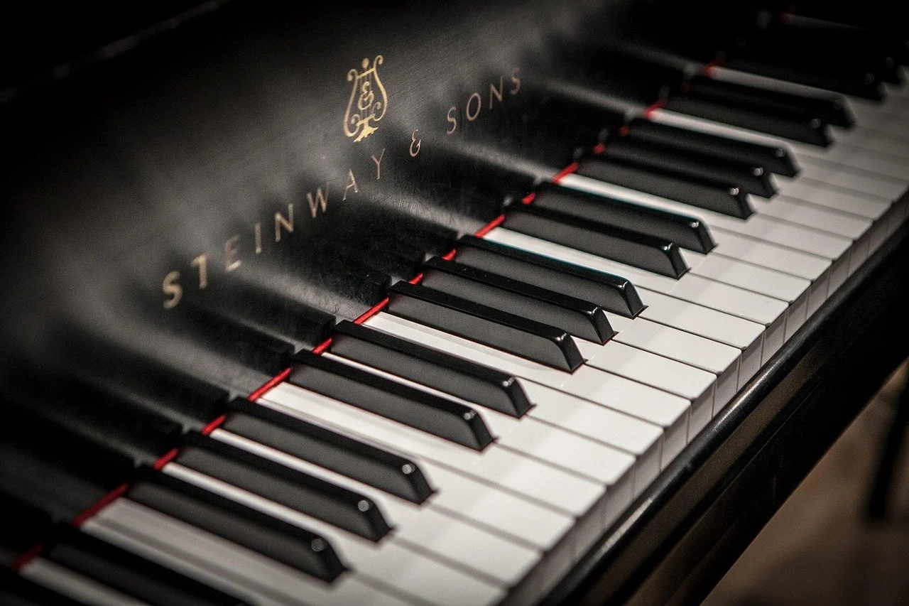 Steinway Grant Piano at Georges Steak House, Appleton