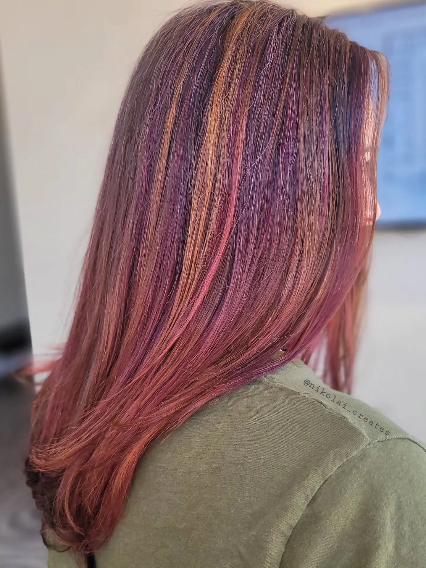 This hair makes me wanna go berry picking this summer. 🍓🫐

⚡️Services included:
&bull;Partial dimensional highlights with @oligopro Blacklight Cool Toned Lightener &amp; @k18hair
&bull;@redkenpro gloss toner 09GB + 09NB + a dash of 07G
&bull;Vivid 