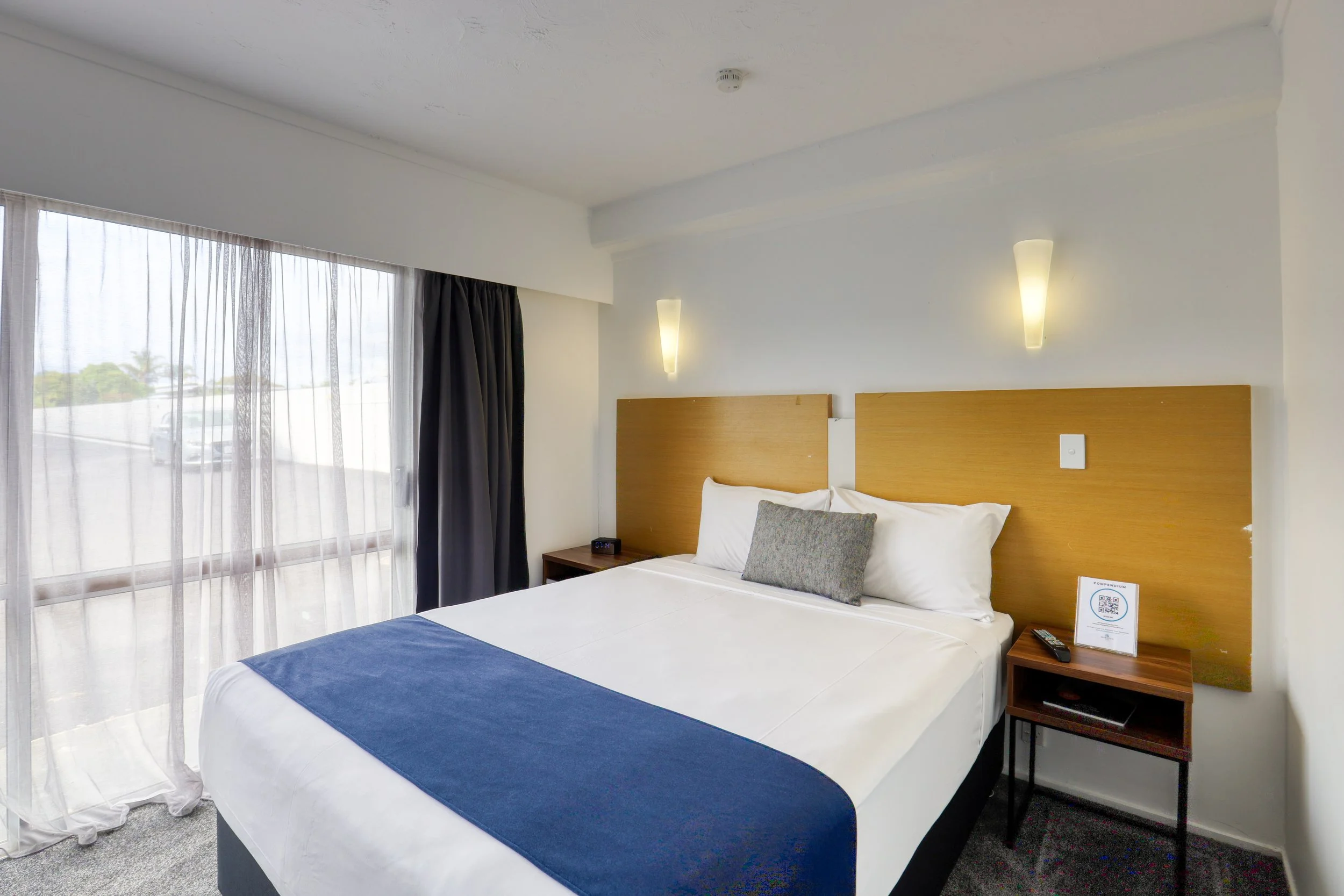 Park Central  Rotorua - Standard Queen Room 1 high res.jpg