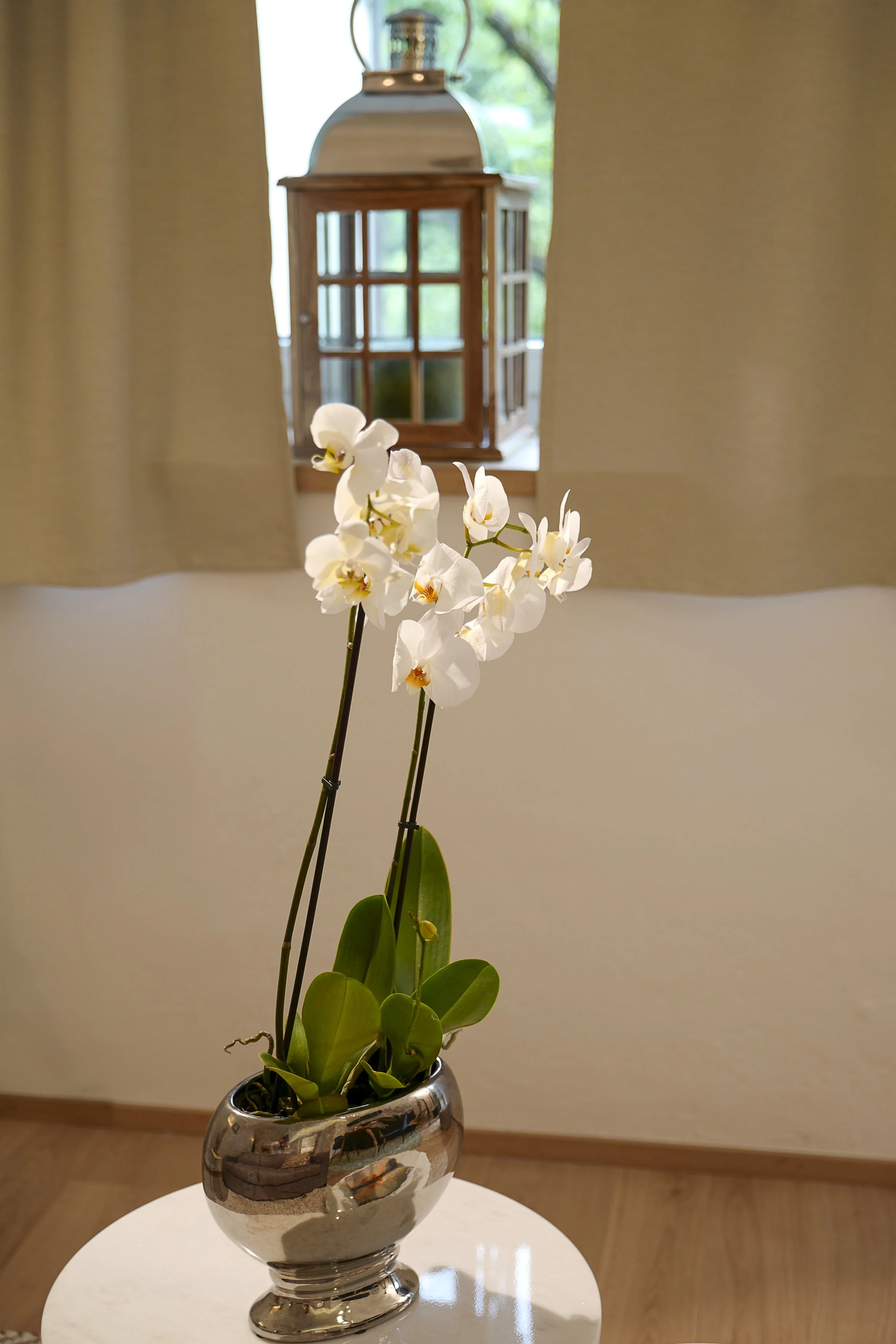 Elegant decorative details at Palazzo Giani, reflecting the refined design and welcoming atmosphere of the residence in Chiavenna.