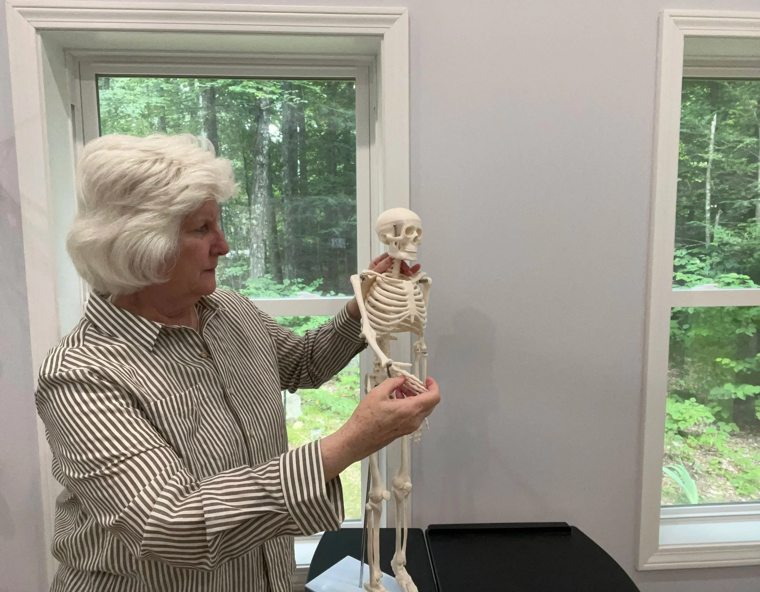 Beth Daily demonstrates Alexander Technique.
