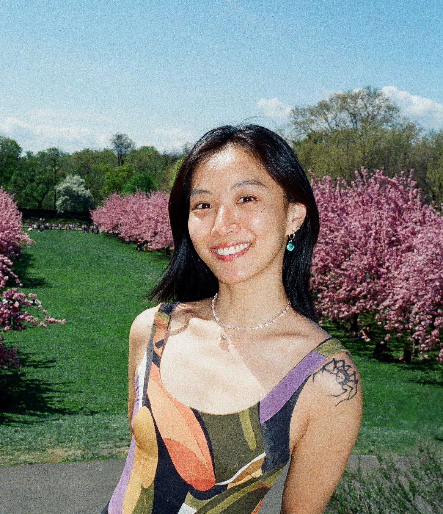 Simeng Wang, LCAT, New York Licensed Creative Arts Therapist, visual artist, dancer, and performer. English and Mandarin Chinese art therapy in New York State