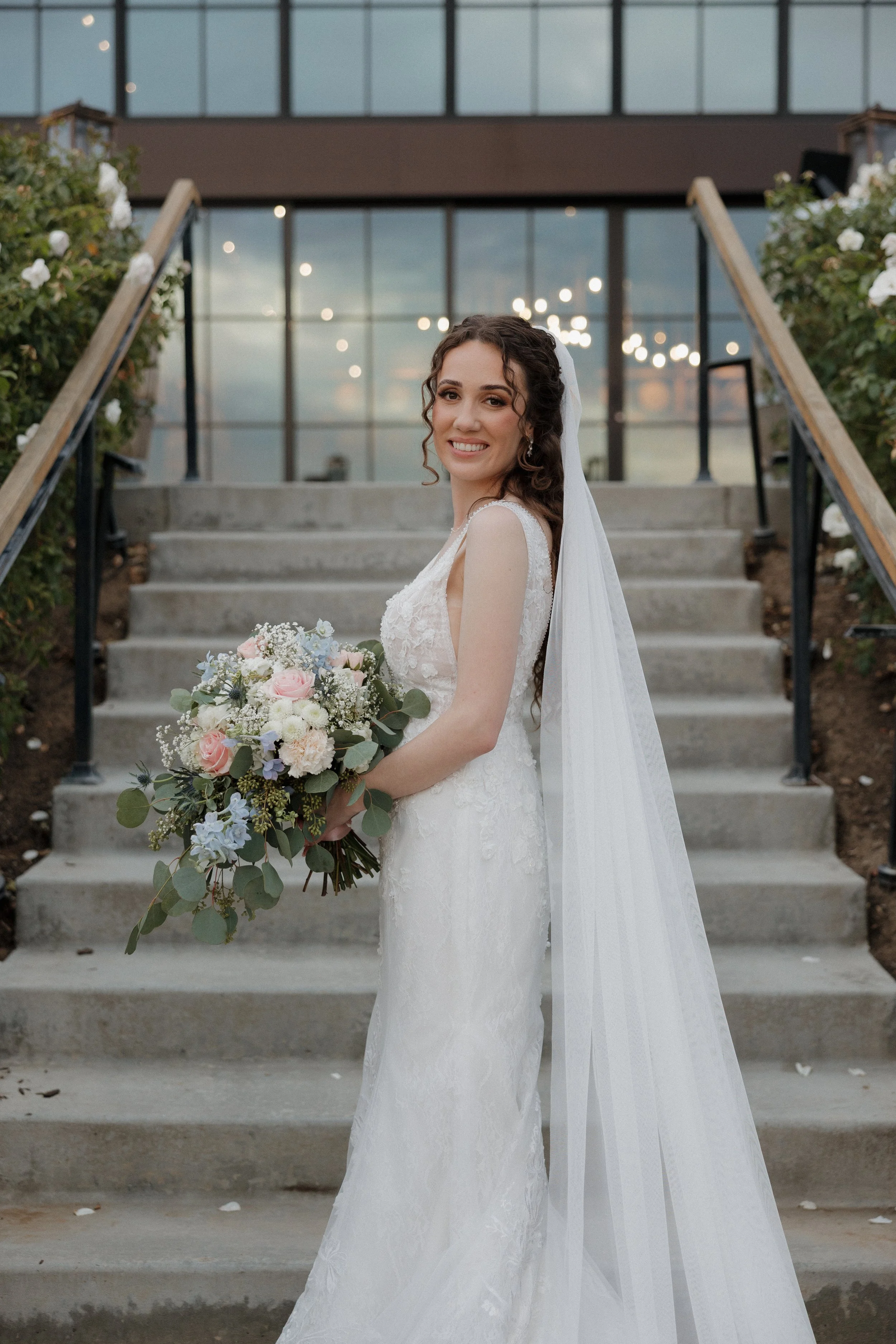 bride holding bouqet