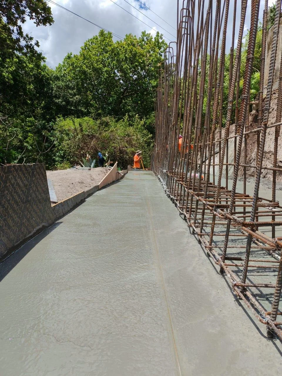 SANTIAGO | Construcción de Muro de Contención 