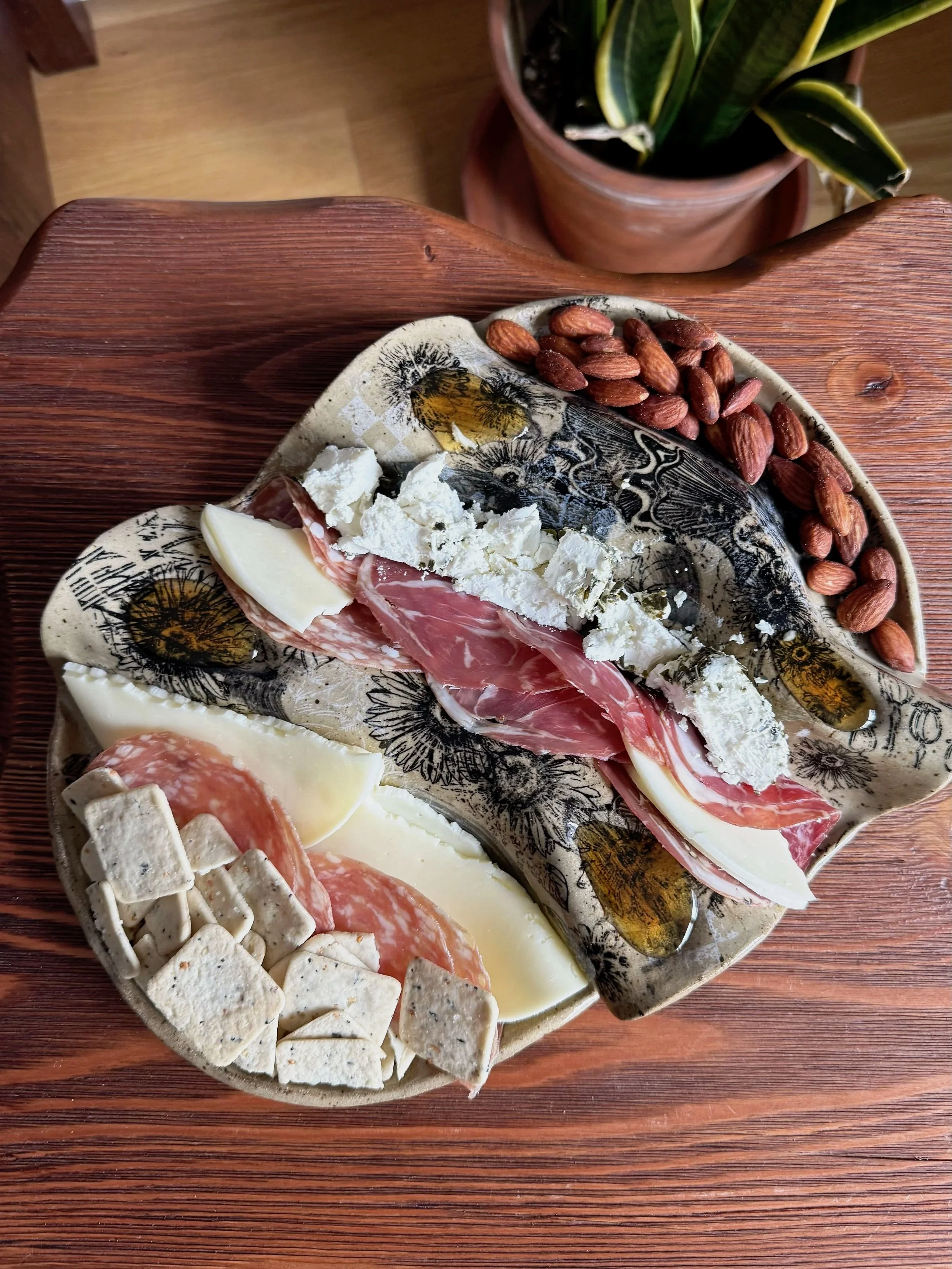 Wavy charcuterie tray