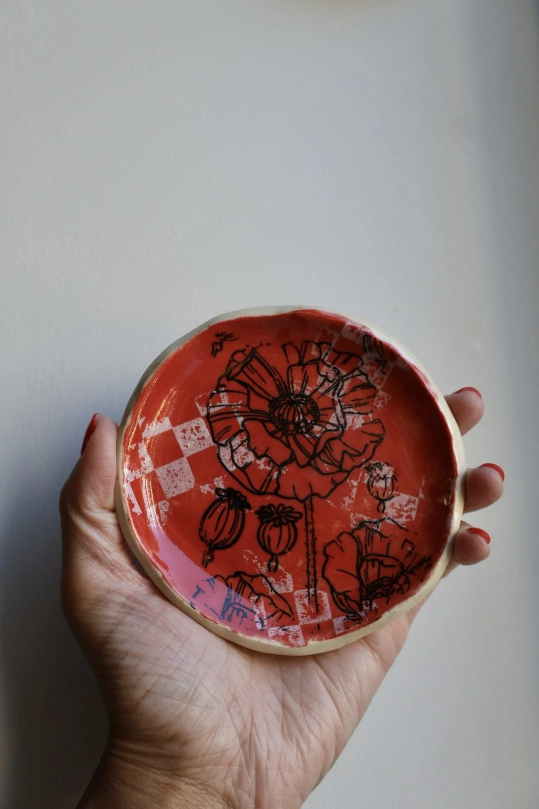 Poppy dish red