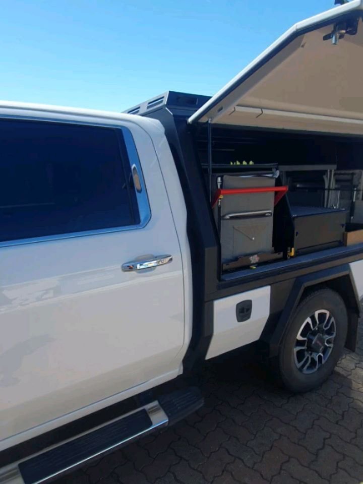 Added a extra shelf to this gorgeous  Hazzard engineering  canopy &amp; a basket to the front of the caravan.
#hazzardengineering #caravan
