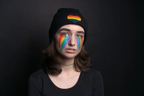 bipolar-lgbt-woman-in-therapy.jpg