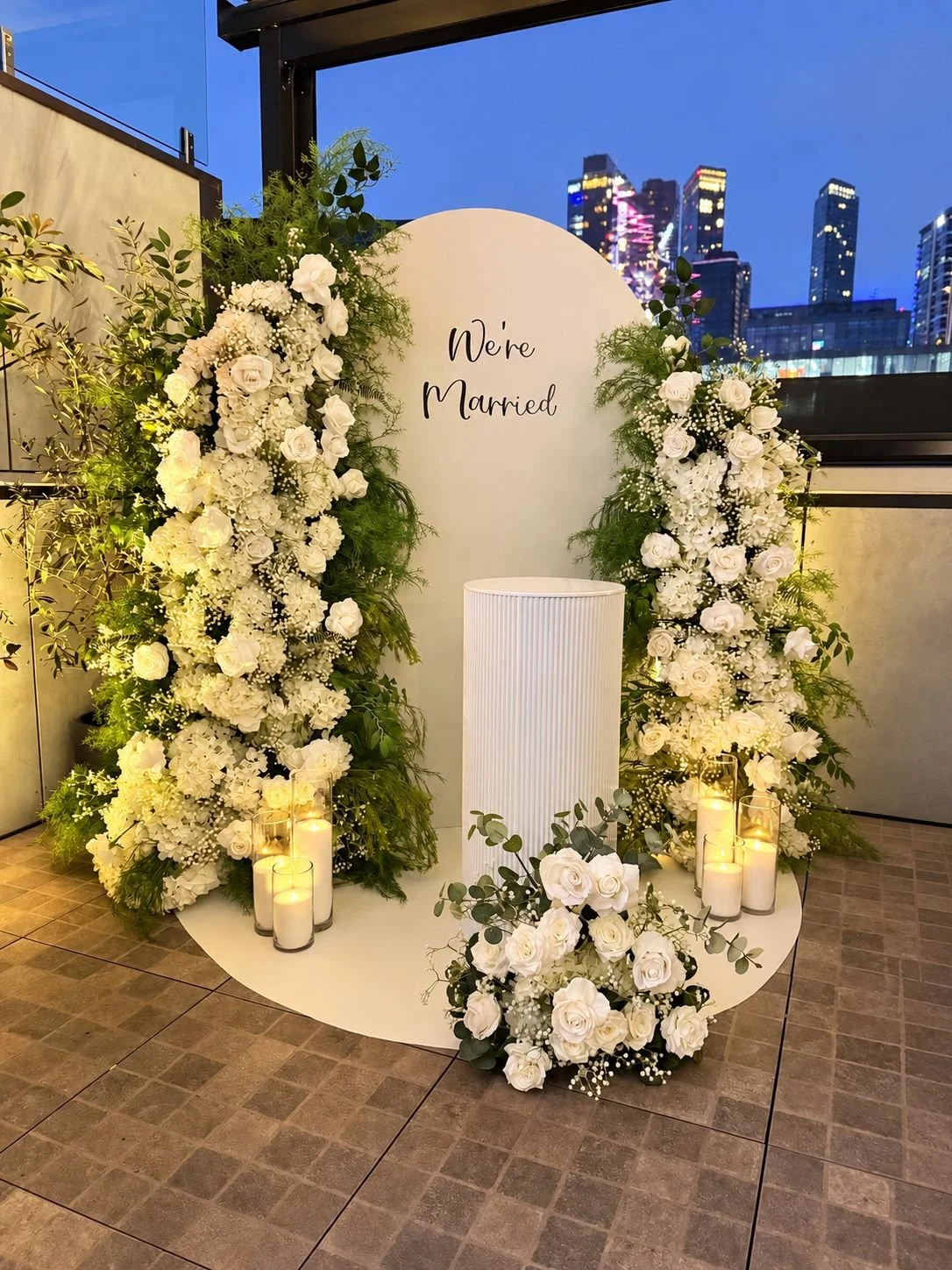 Double Arch Set & Ivory Florals