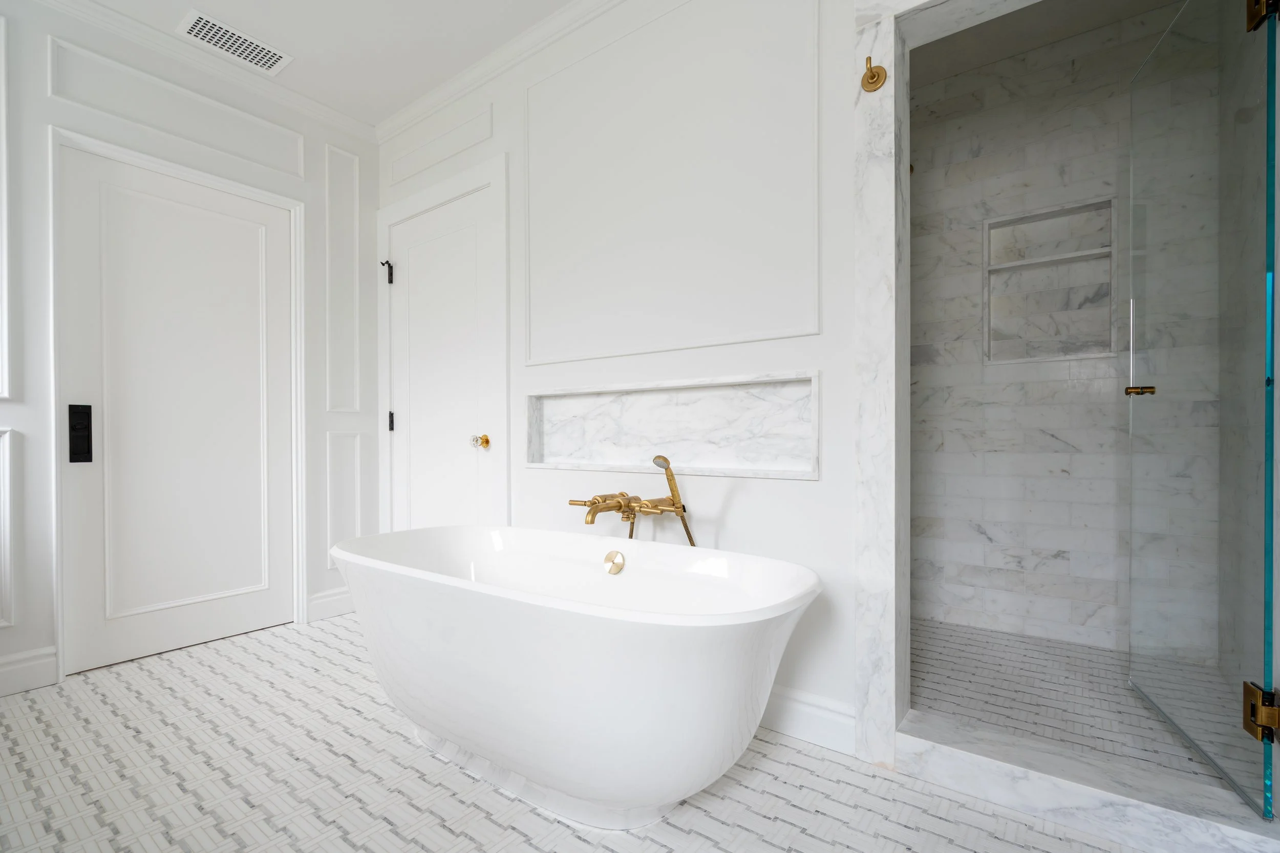 Lorraine_CLM_MasterBathroom_Wide_008.jpg