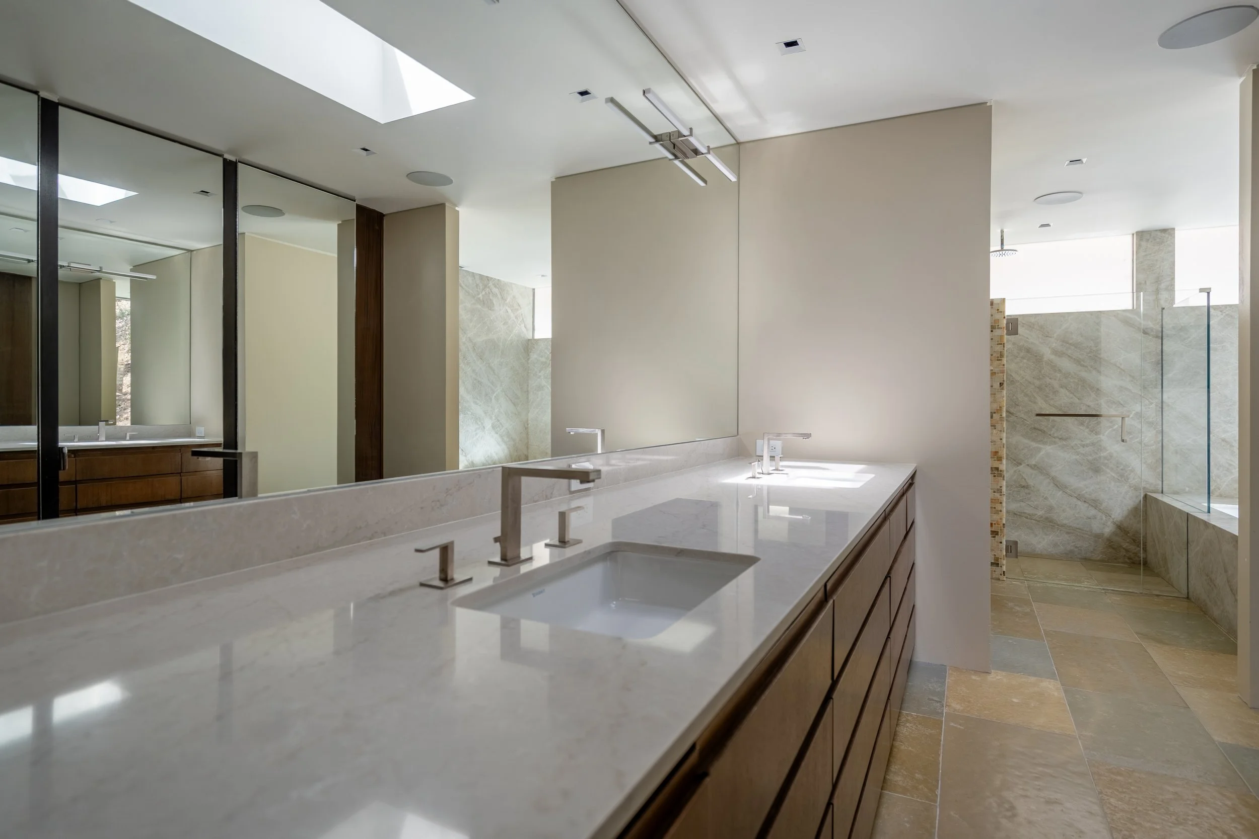 CastlePl_CLM_MasterBath_Medium_001.jpg