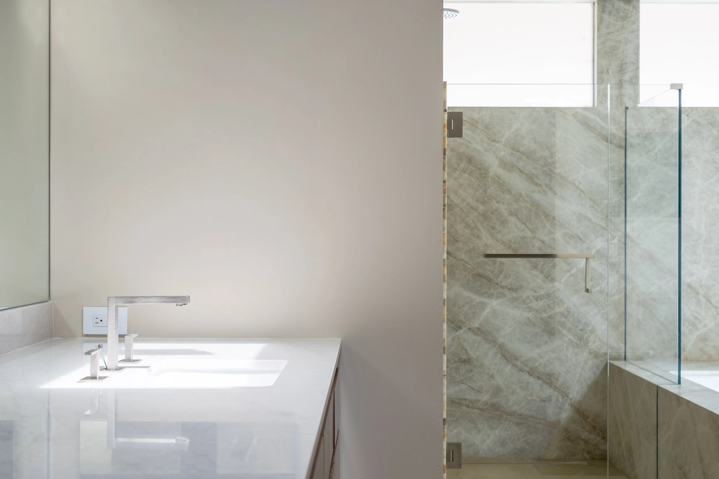 CastlePl_CLM_MasterBath_Tight_001.jpg
