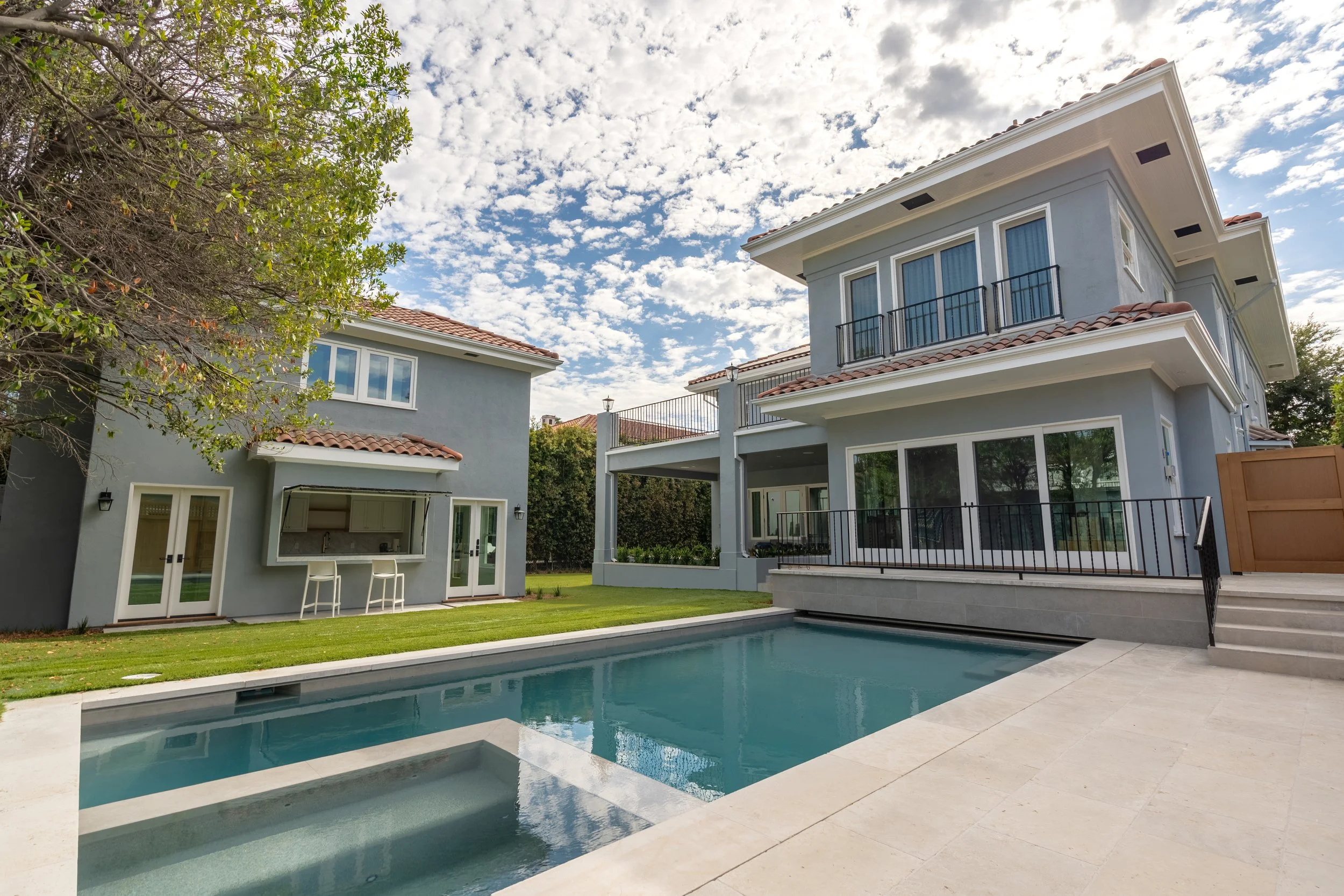 Lorraine_CLM_BackHouse_002.jpg