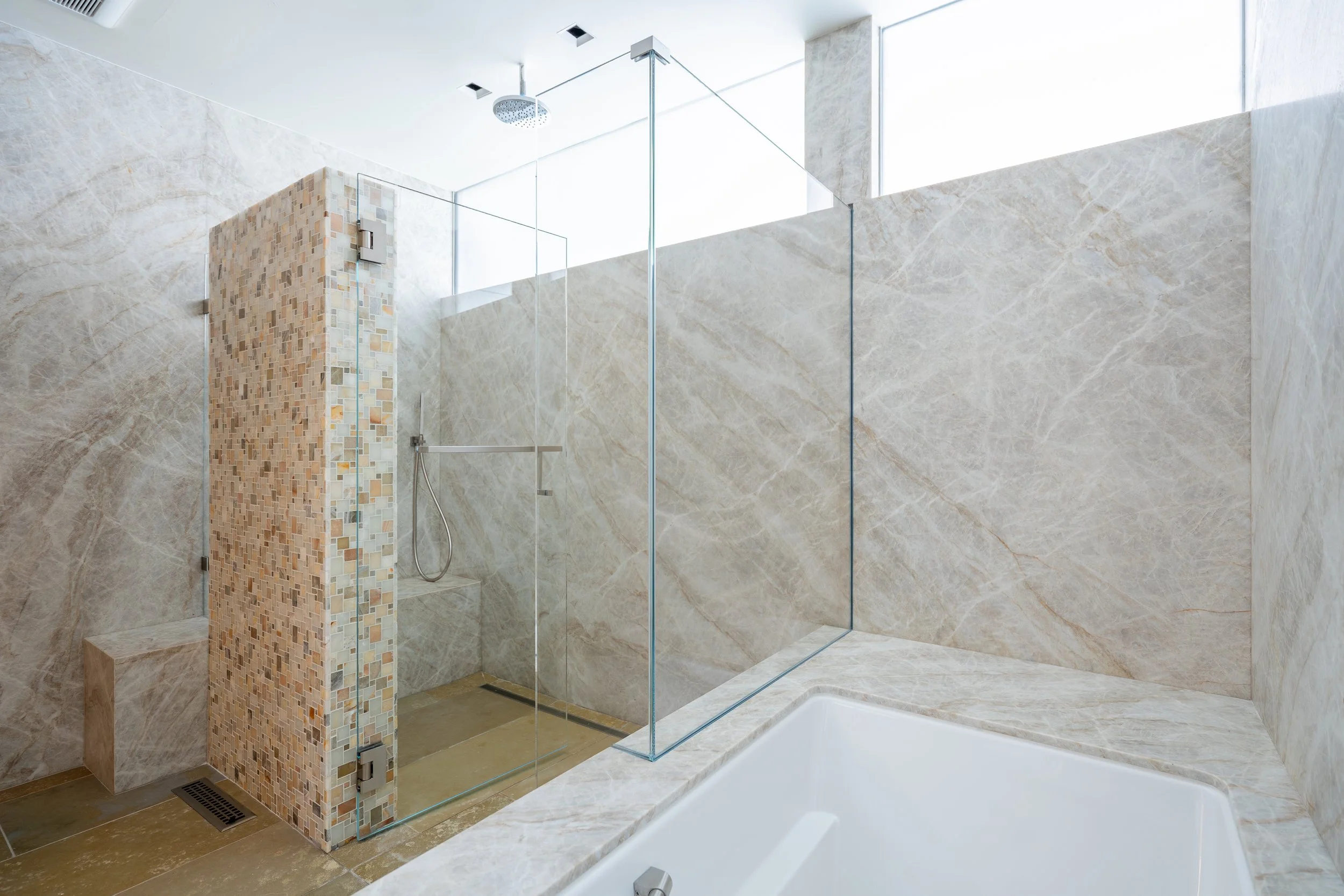 CastlePl_CLM_MasterBath_Wide_003.jpg