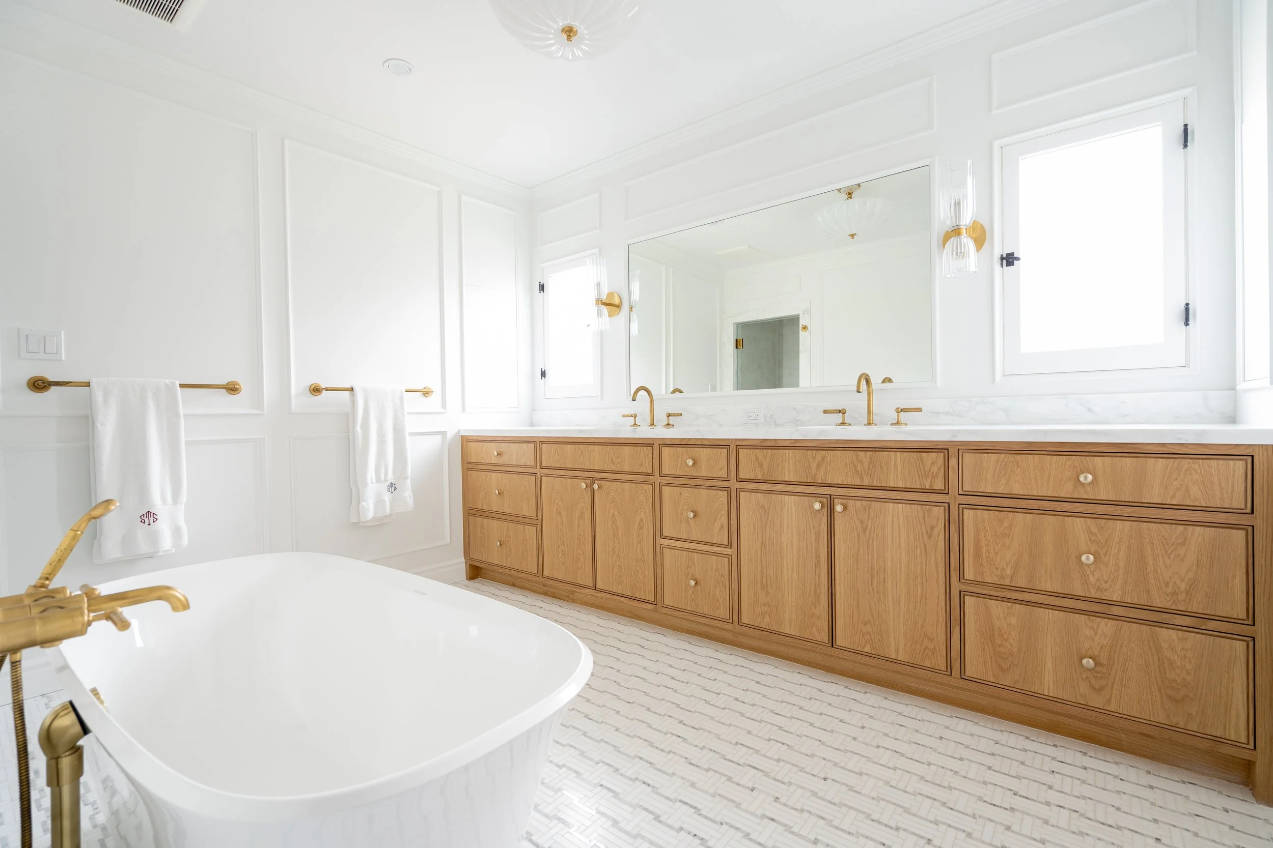 Lorraine_CLM_MasterBathroom_Wide_004.jpg