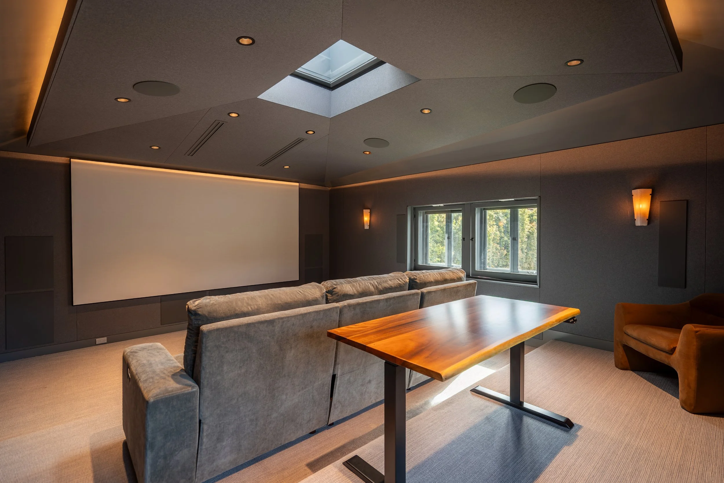 Lorraine_CLM_HomeTheater_Wide_001_LightsOn.jpg