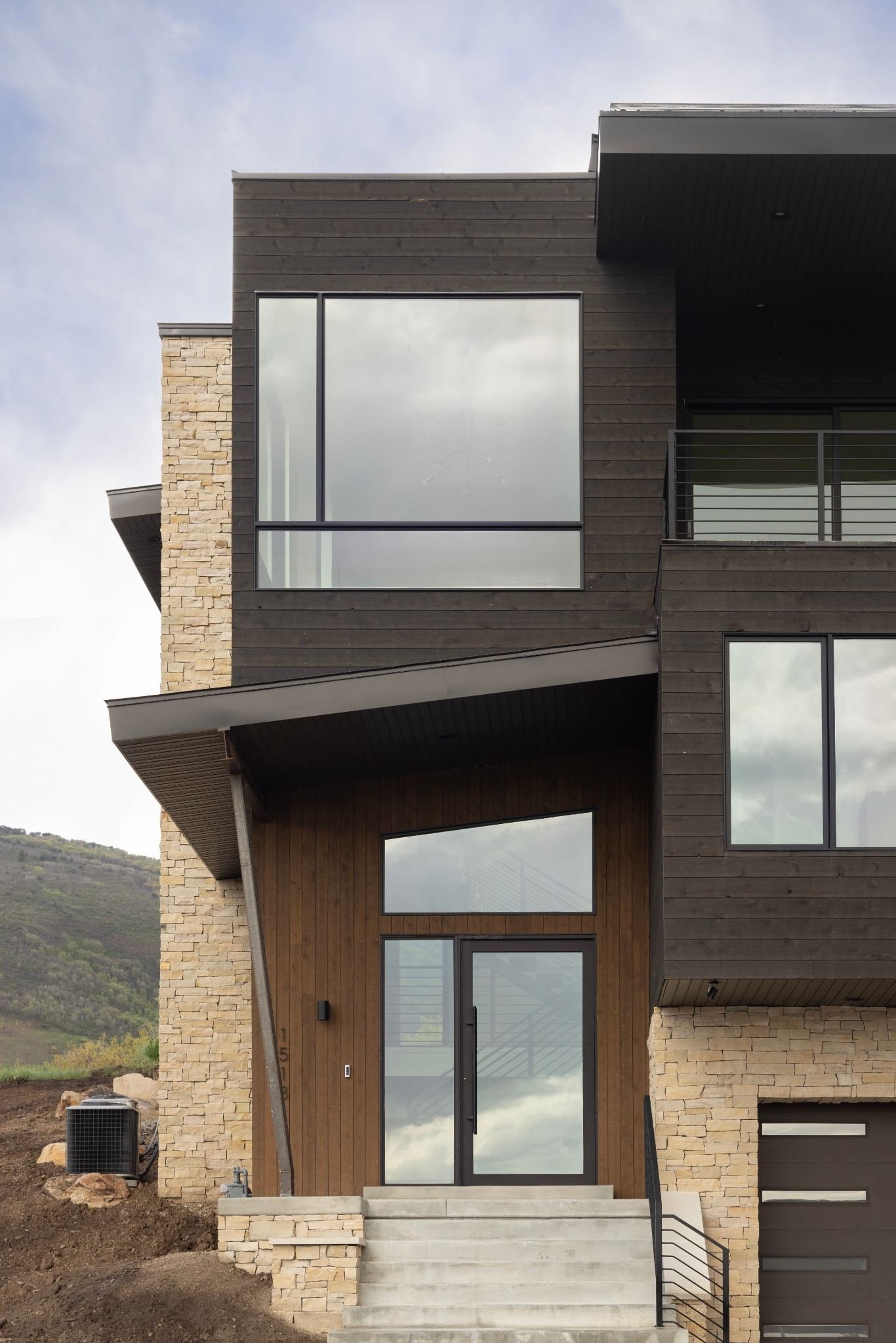 greenlaw-park-city-modern-mountain-retreat-2.jpg