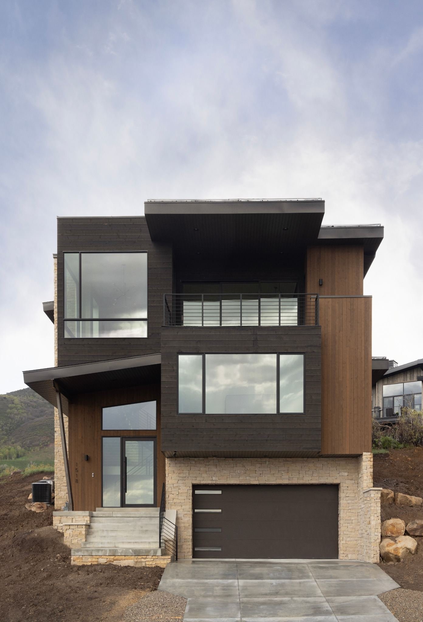 greenlaw-park-city-modern-mountain-retreat-1.jpg