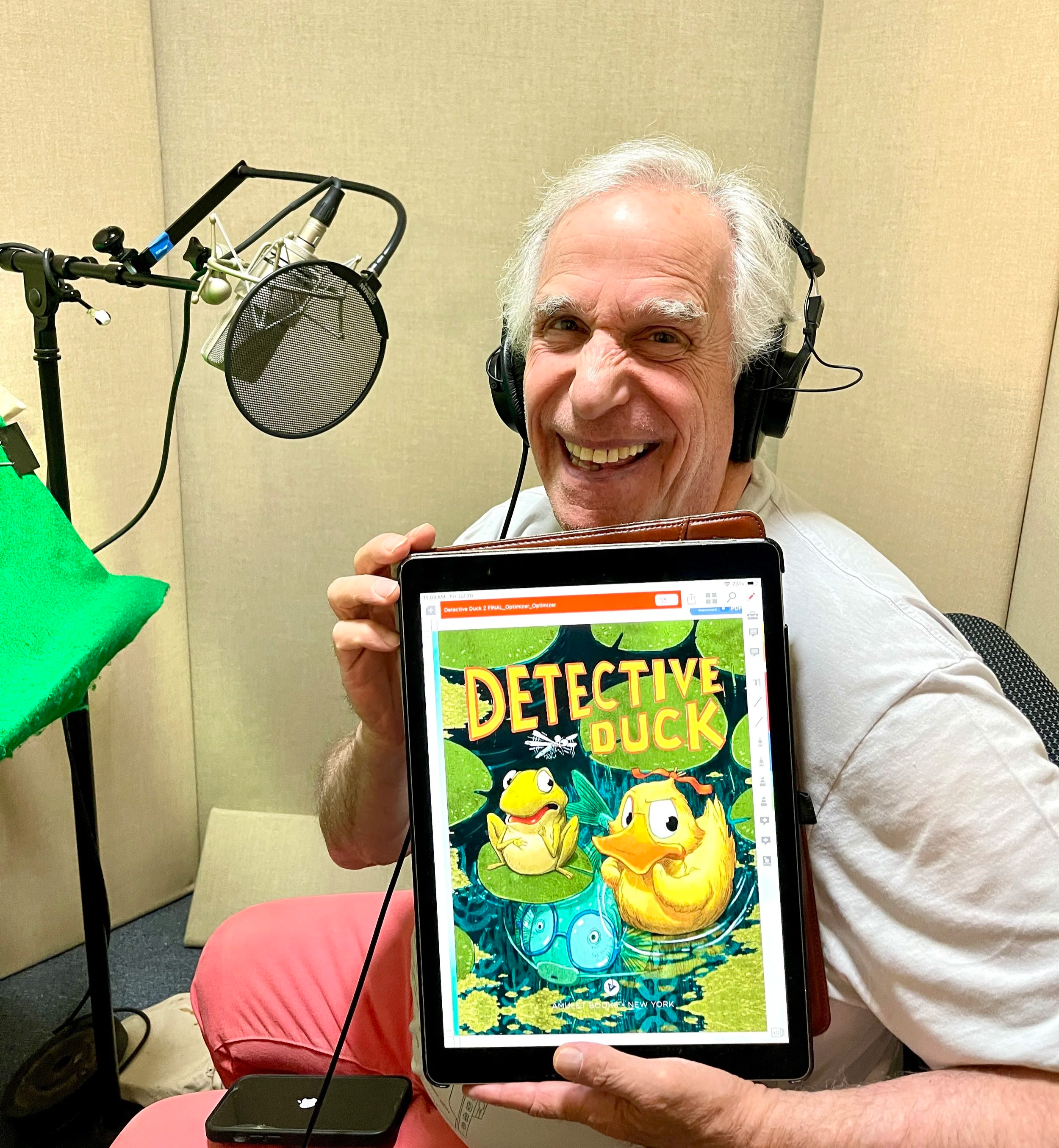 Henry Winkler narrating his children's series Detective Duck