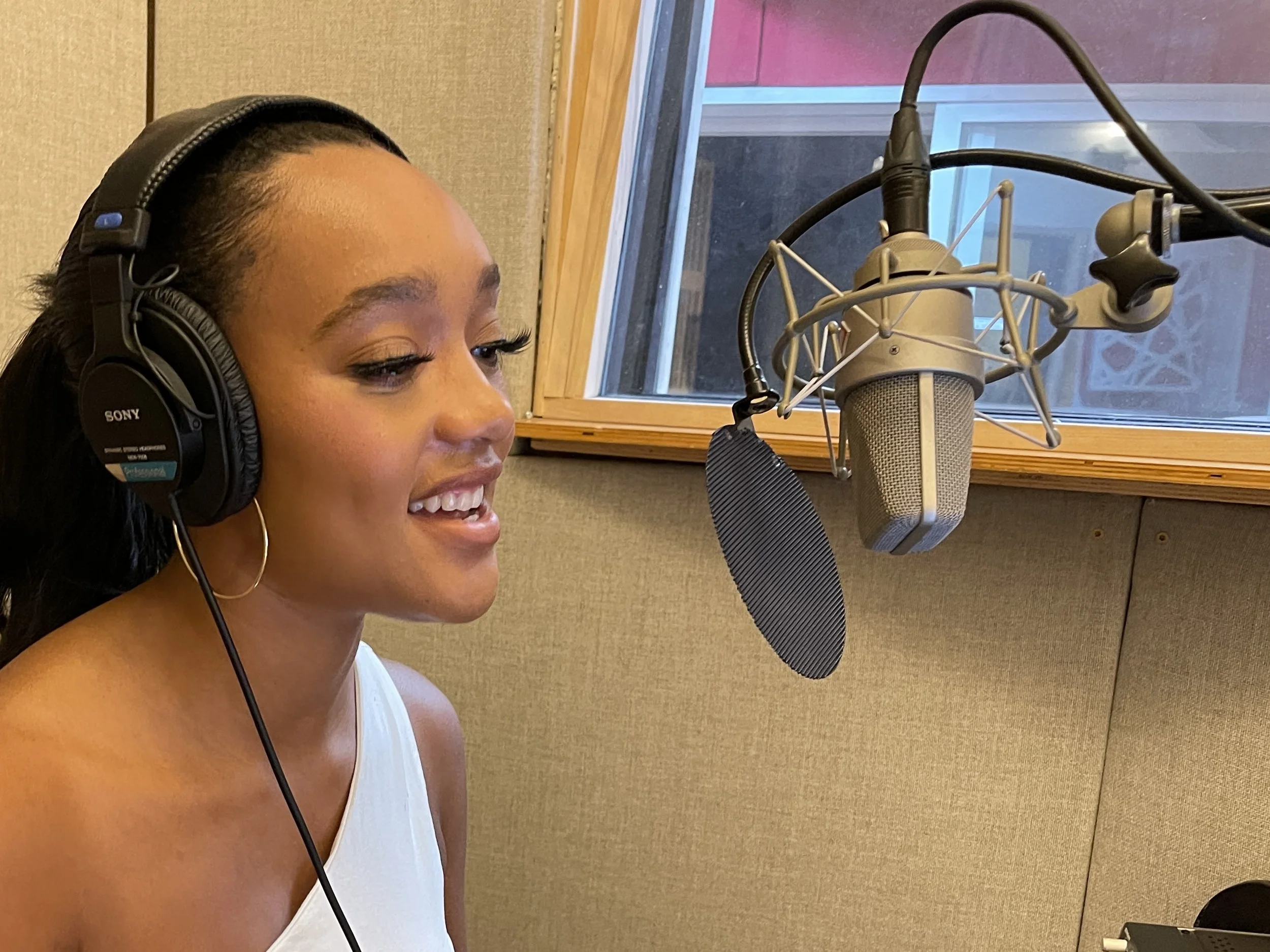 Author Laura Simmons narrates her book Make Money Move.  She was one of the first African American female floor traders at the NY Stock Exchange.