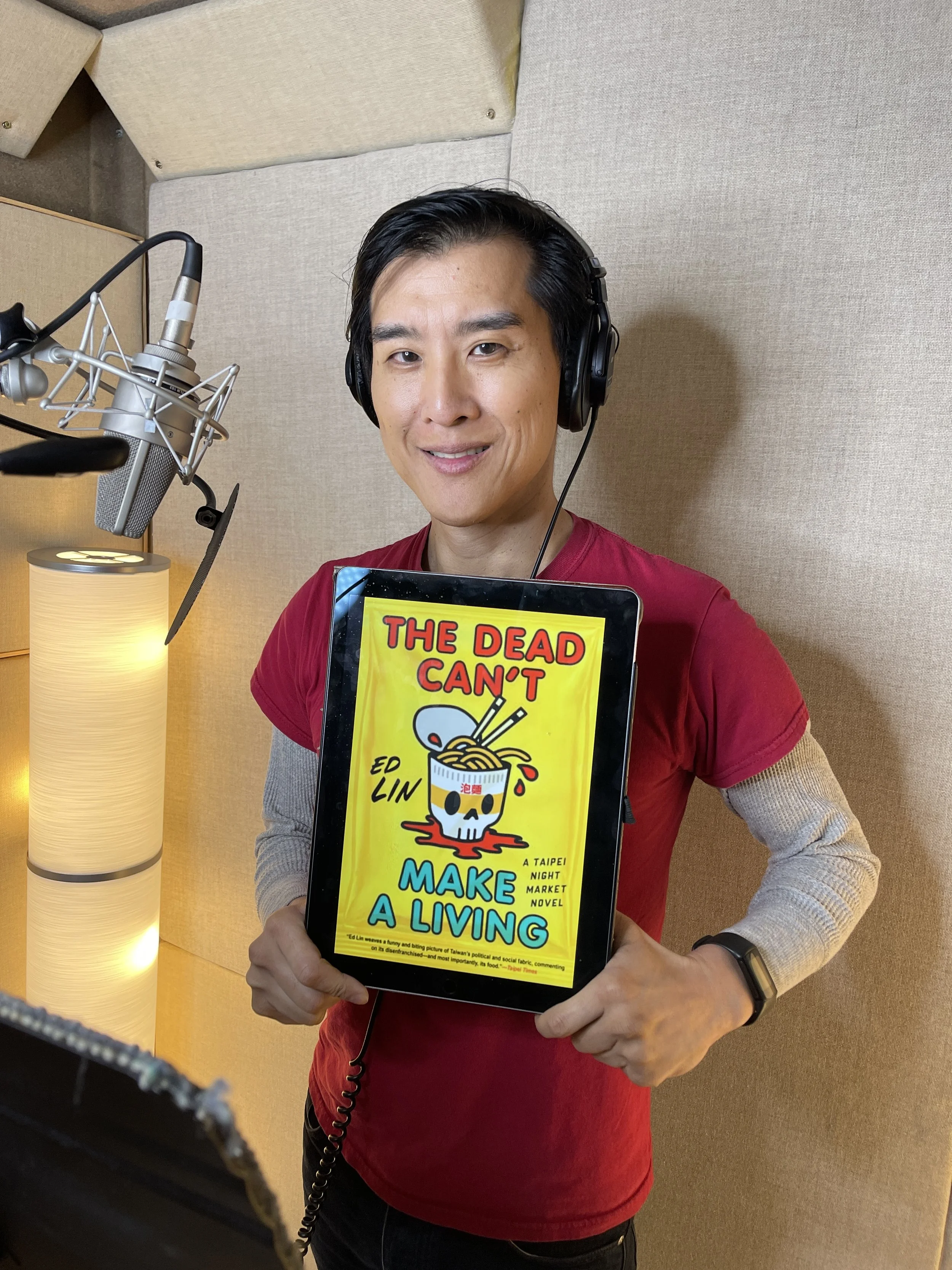 Ewan Chung narrating Ed Lin's The Dead Can't Make a Living, the fifth entry in his series featuring Taipei food stand operator Chen Jing-nan