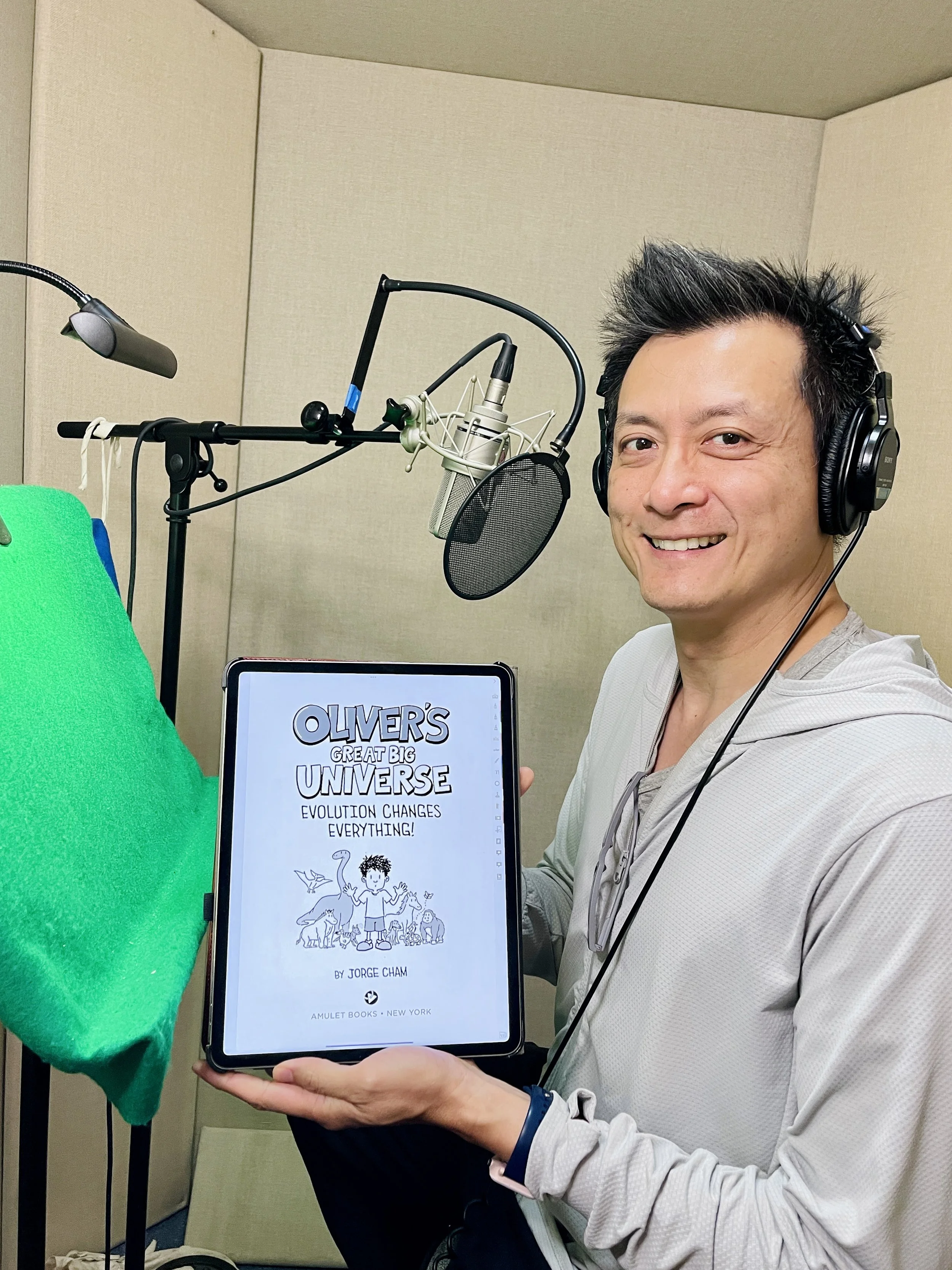Author/Illustrator Jorge Cham's Oliver's Great Big Universe: Evolution Changes Everything.