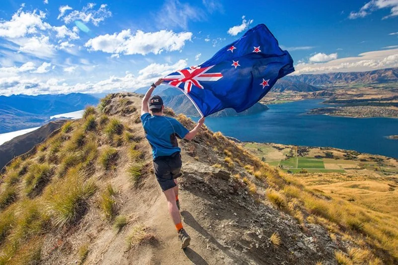 new-zealand-bus-tours-straynz.jpg