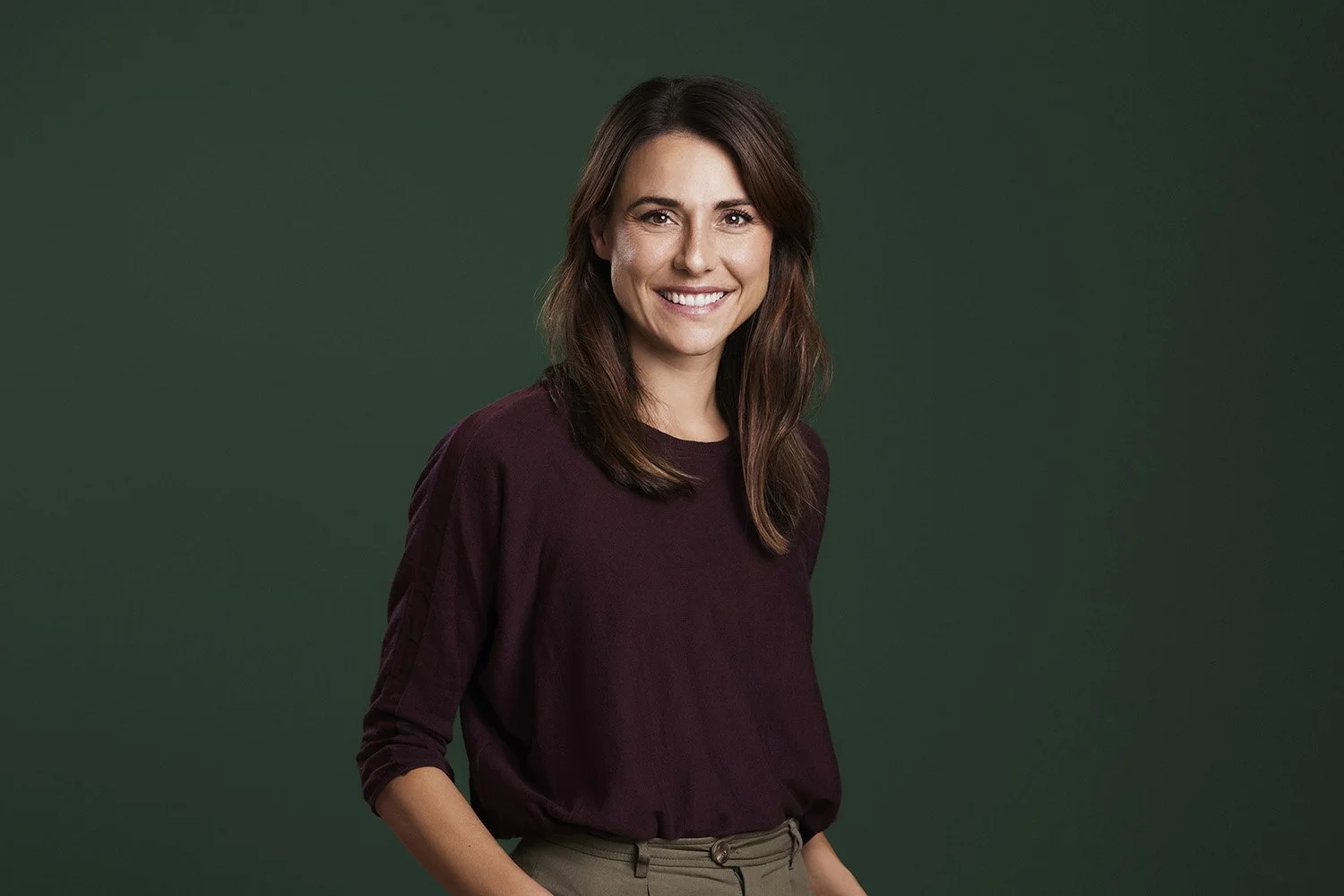 CURATED COLOUR, BRAND-LED HEADSHOTS