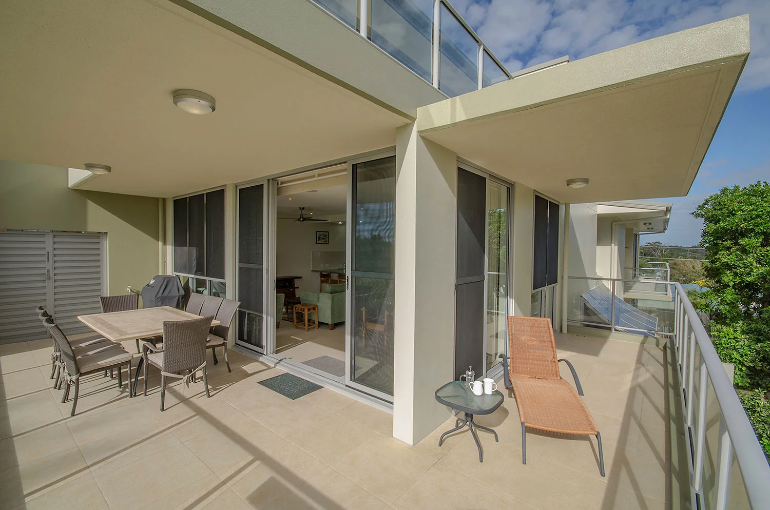 family accommodation kingscliff at Ming 3 Beachfront on Marine Parade overlooking Kingscliff Beach with spacious outdoor dining and ocean views.