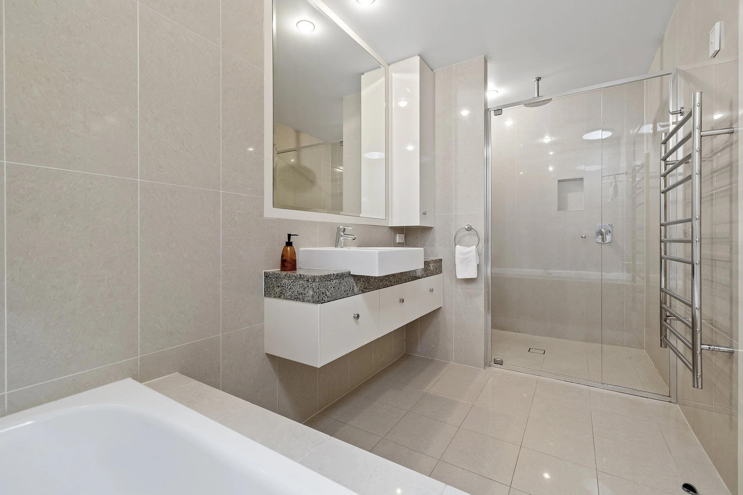 Modern large family bathroom with deep tub, large shower at Ming 3 Beachfront on Marine Pde