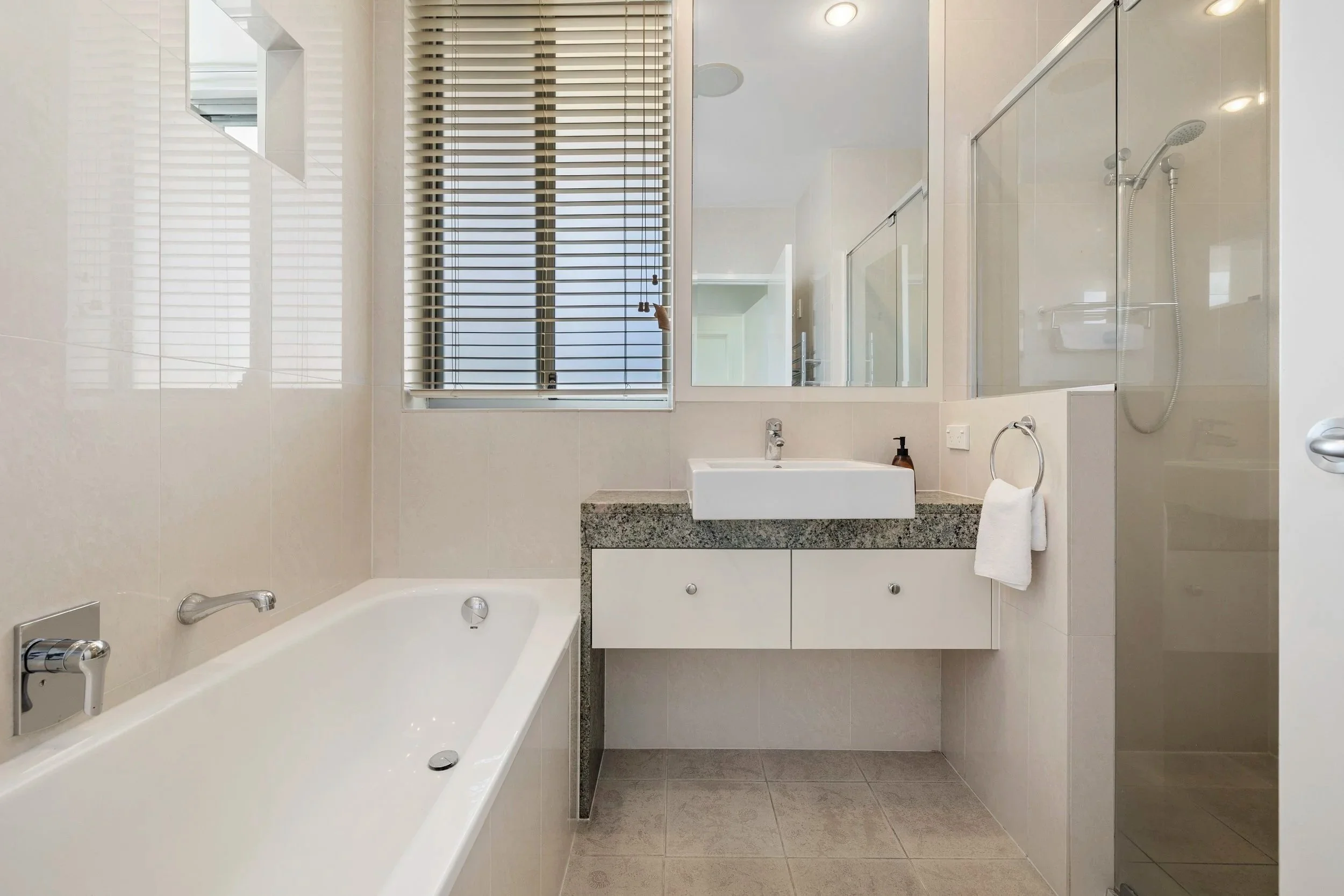 Ensuite bathroom adjoining the master bedroom at MING 3 Beachfront on Marine Parade.