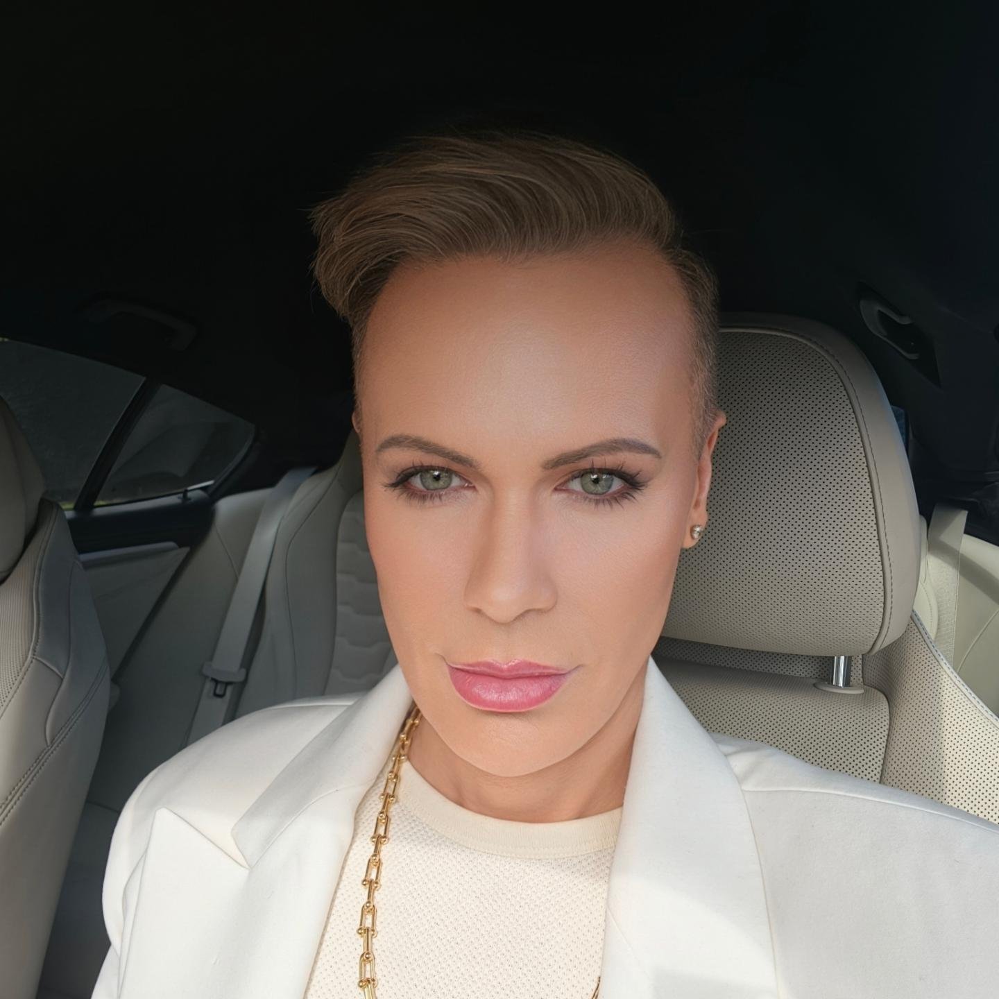 When you match your outfit to your car interior. 🤍