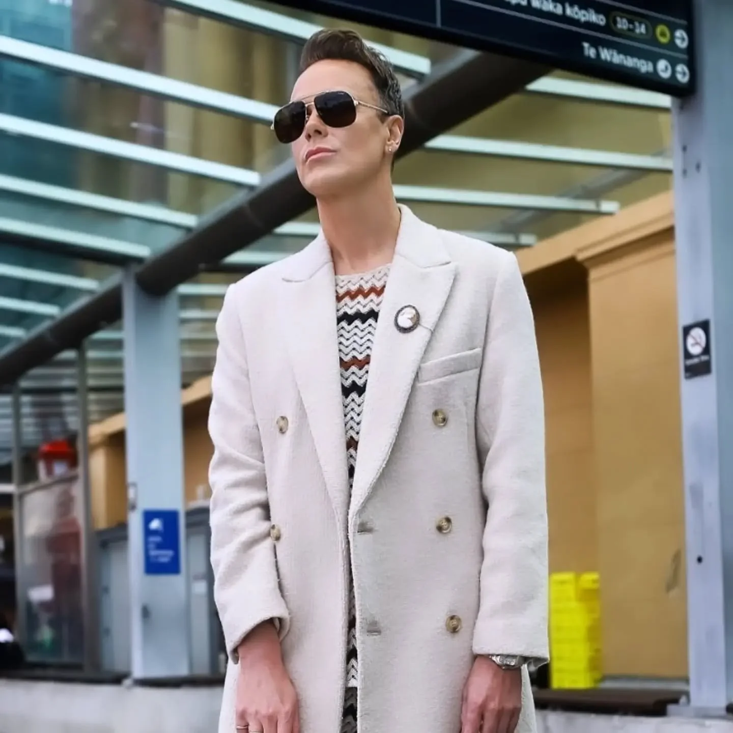 Am I waiting for public transport, or using the no-stopping zone as a pick-up point for my private driver? Even I&rsquo;m not entirely sure. 😂

#nzfw #ootd #lgbt #fashion
