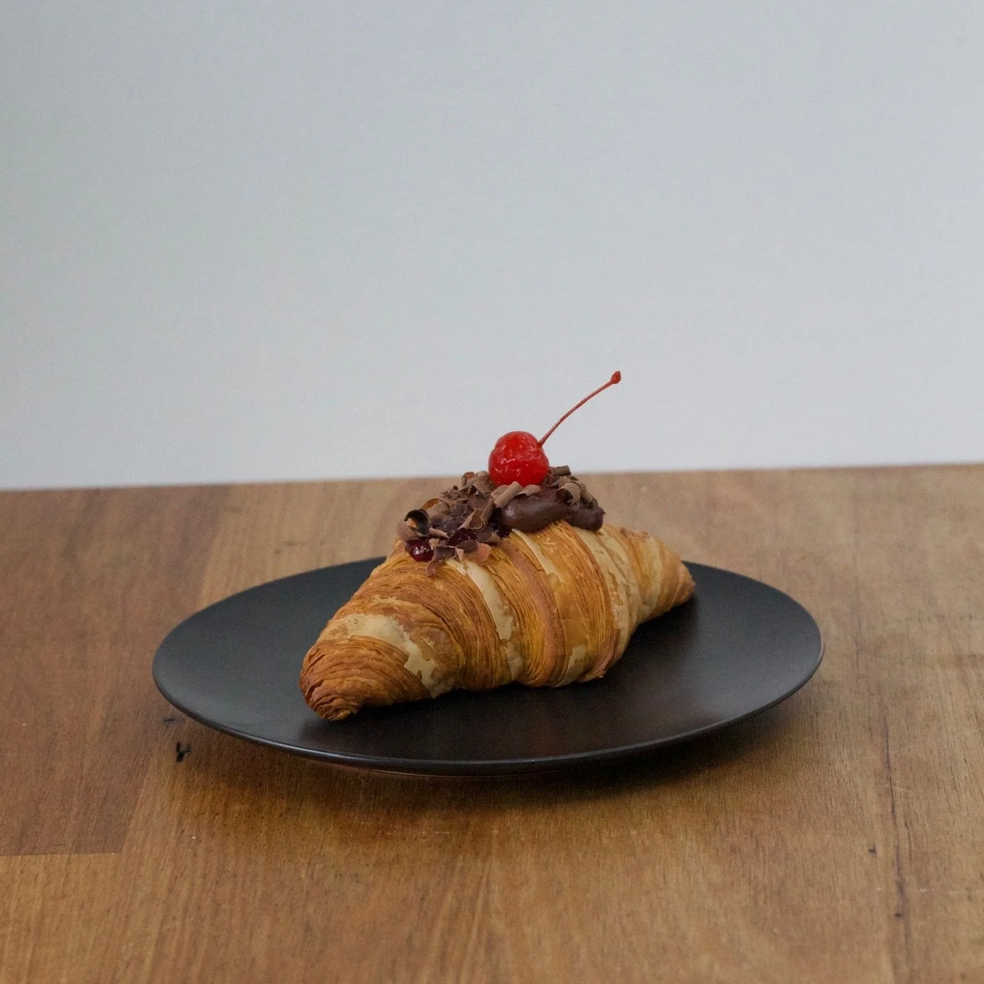 🍒 JULY MENU 🍒

Decadent dark chocolate and cherry reduction, a timeless pairing.

Filled with dark chocolate cr&egrave;me patissiere, topped with silky chocolate ganache, finished with dark chocolate curls and a classic maraschino cherry.

Rich. De
