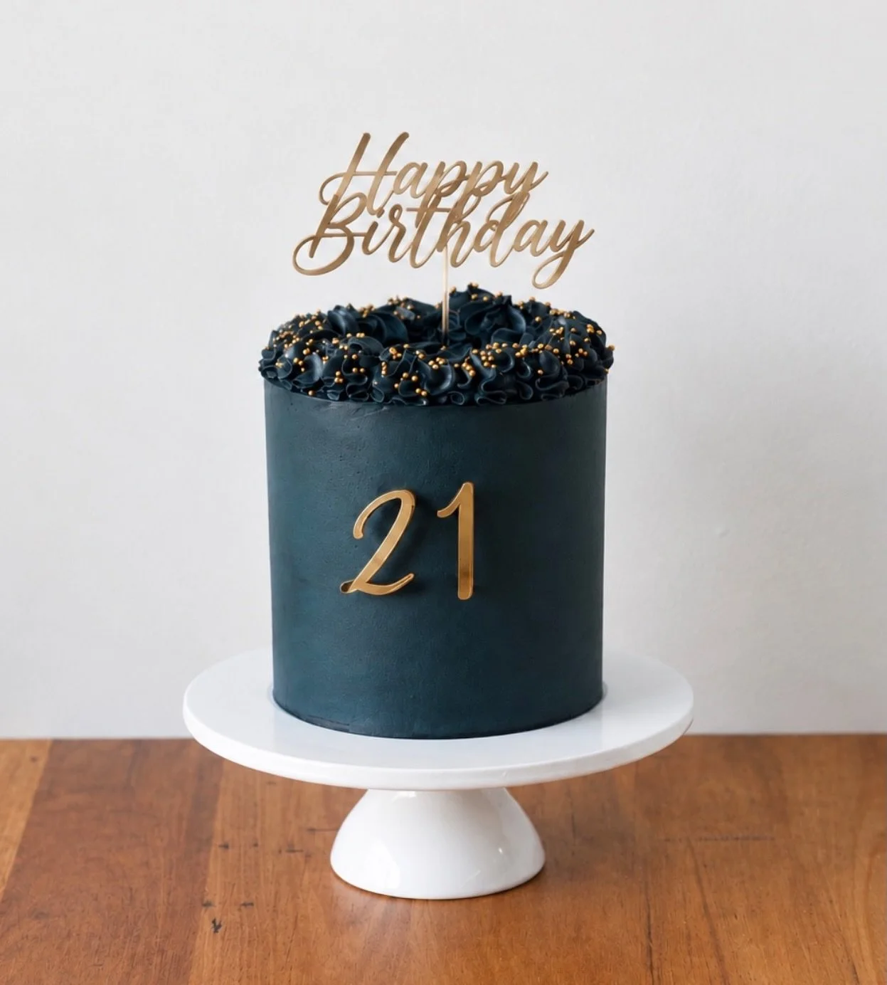Twenty-one, but timeless ✨

Deep navy, gold details, sharp and made to stand out.

Save this one for your next birthday.

#ilmacakesco #WarrnamboolCakes #21stBirthday #BirthdayCake #CustomCake CakeInspo Warrnambool