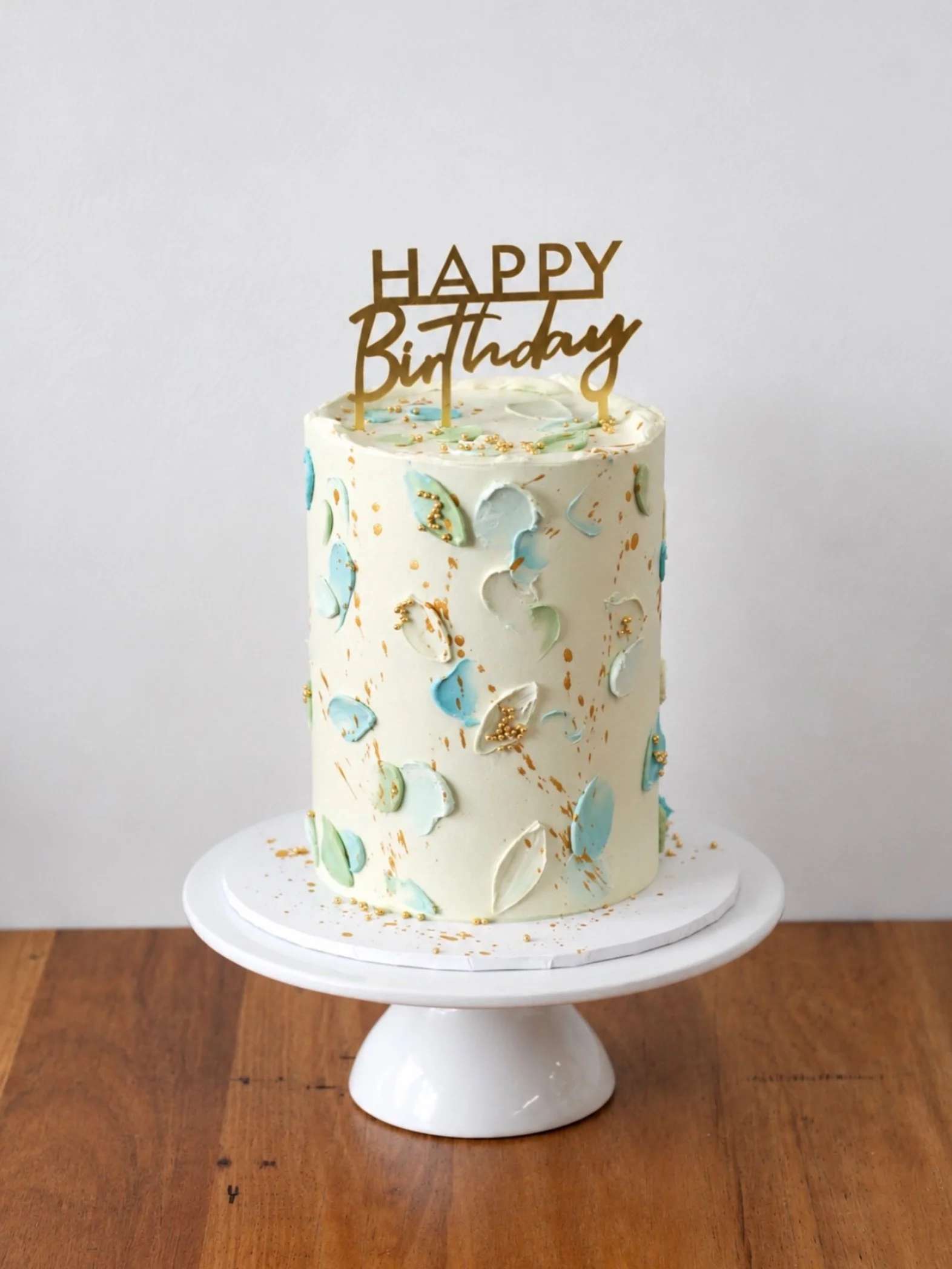 Artistic buttercream cake available online via our website. #ilmacakesco #warrnambool #cake