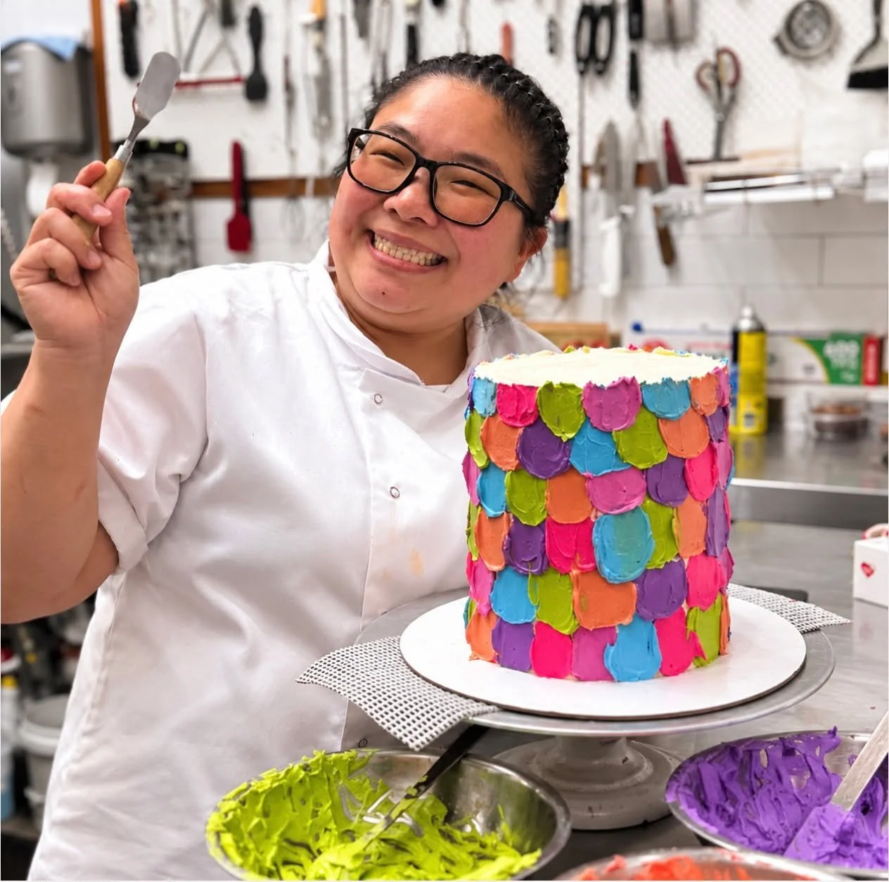 A splash of colour and a whole lot of buttercream! 🎨

A little behind-the-scenes look at what goes on in our kitchen. Hand-piped, colourful and made with plenty of love (and a little bit of mess)!

Just another day creating cakes at Ilma Cakes &amp;