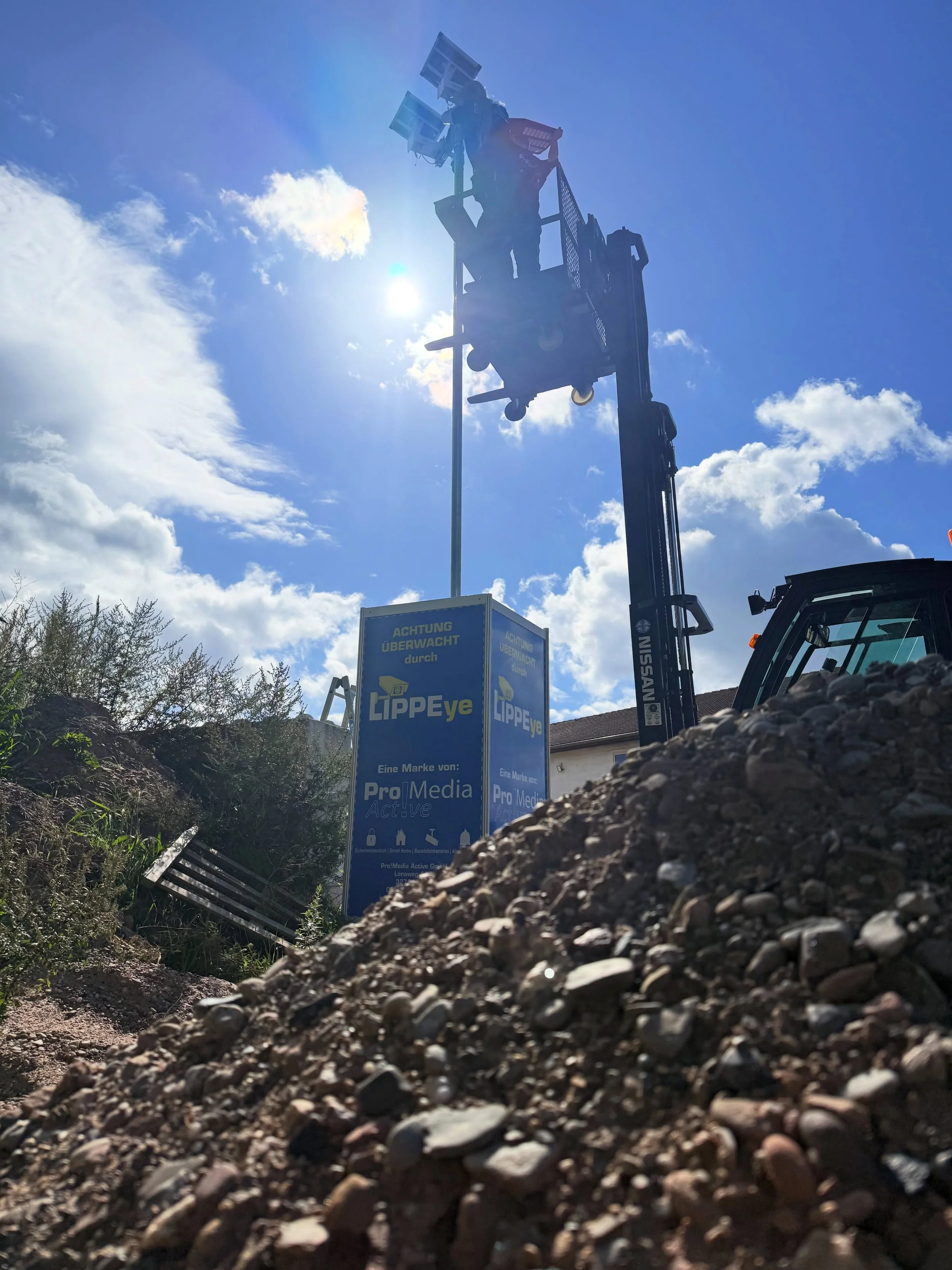 Kupferdiebe im Anmarsch &ndash; und sofort wieder abgedreht. 🛑

Gro&szlig;fl&auml;chige Areale wie Kieswerke, Baustellen und Recyclingh&ouml;fe stehen bei Metalldieben ganz oben auf der Liste. Beim Weserkieswerk in Hessisch Oldendorf haben wir genau