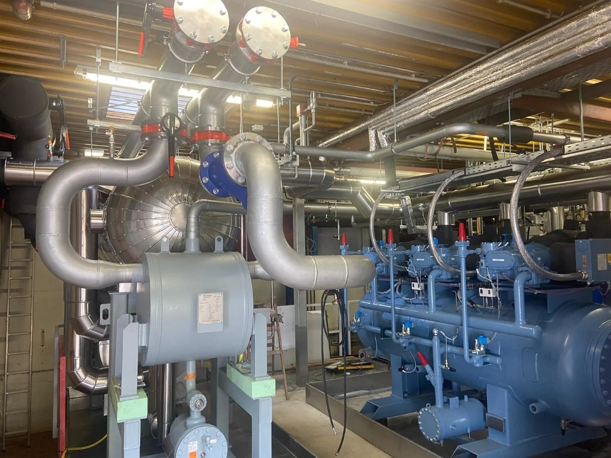 srm-germany-wasserburg-bodensee-halbhermetische-verdichter-nh3-referenzen-eisbahn.jpg