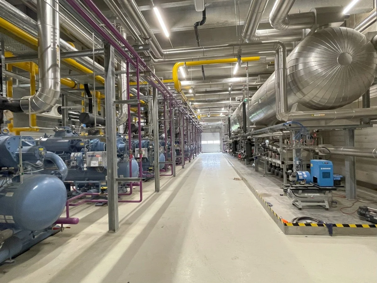 srm-germany-wasserburg-bodensee-halbhermetische-verdichter-nh3-referenzen-srm-aggregat-maschinenraum.jpg