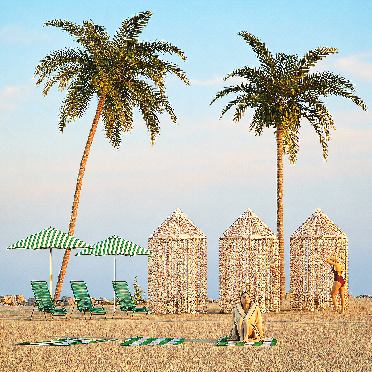 Plage avec deux palmiers, trois cabines en coquillages, parasols verts rayés, chaises longues, et deux personnes, une assise sur un tapis et l'autre en train de se maquiller, sous un ciel clair.