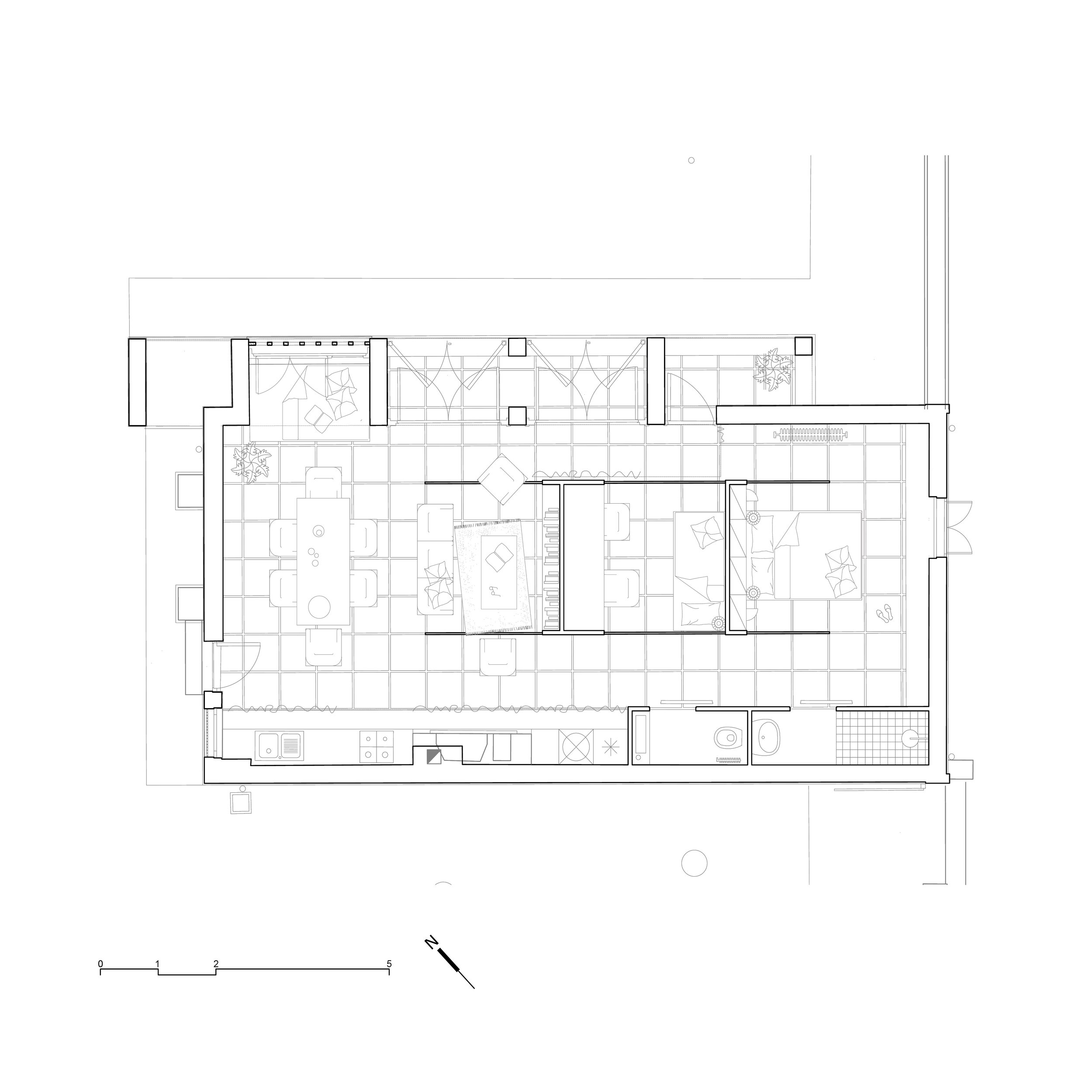 Plan architectural d'une maison avec différentes pièces et mobilier.