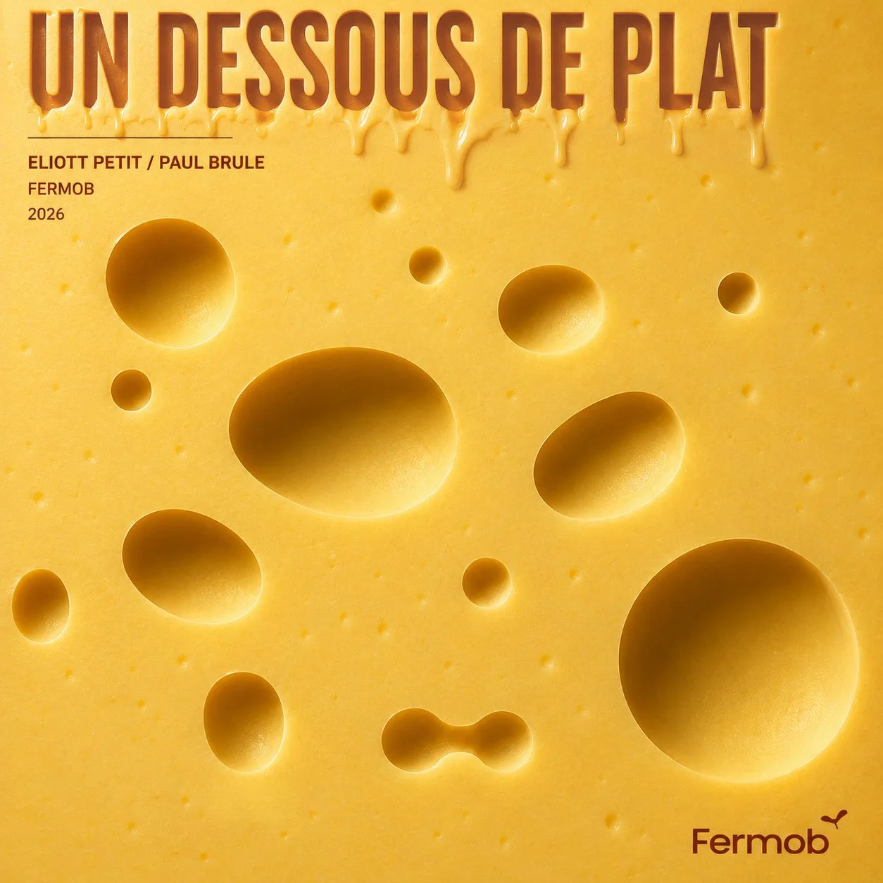 Une image de fromage en fromage jaune avec plusieurs trous de différentes tailles. En haut, le texte "UN DESSOUS DE PLAT" écrit en lettres brunes avec un effet de coulure de fromage fondue, et en bas, le logo "Fermob".