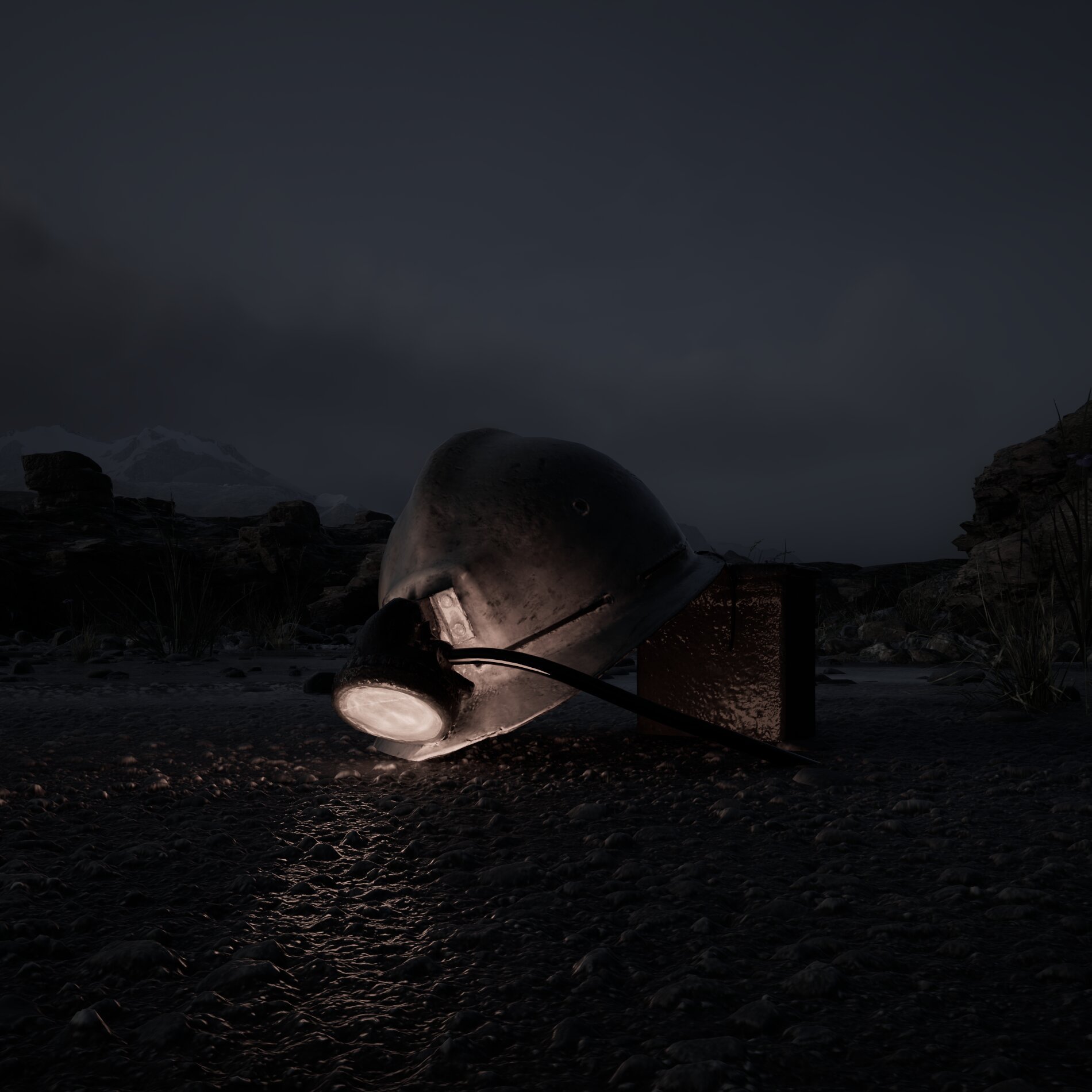 Lampe de poche allumée reposant sur des rochers sombres dans un paysage nocturne.