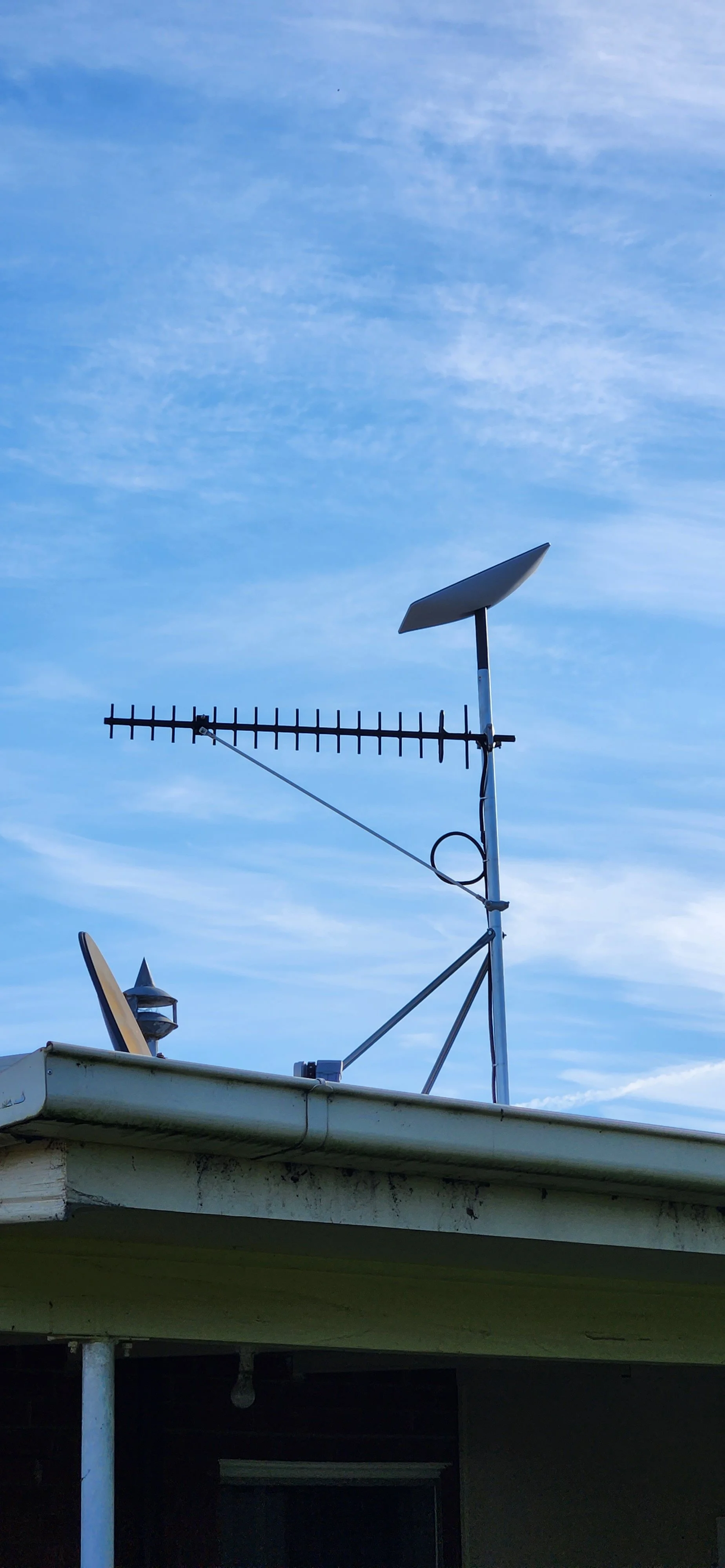 Starlink Install with a 4G Failover antenna below it on a farm at Book Book