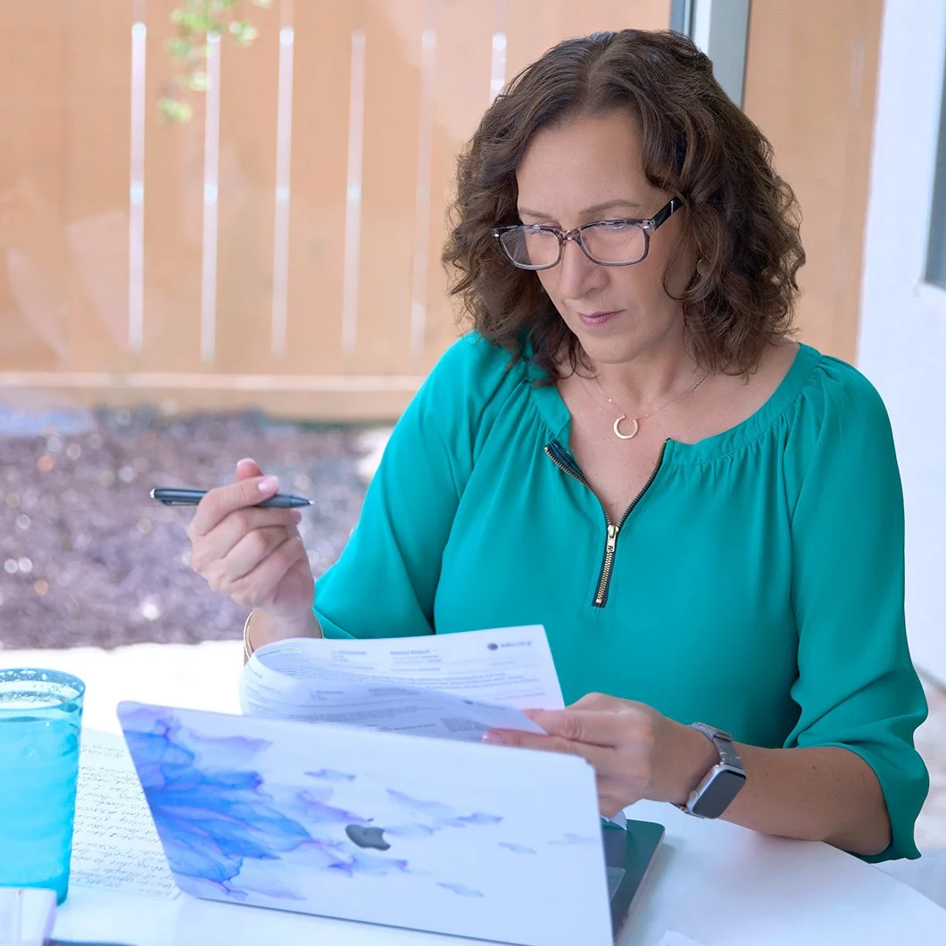 LisaGKithchenTablePaperReview1060.jpg