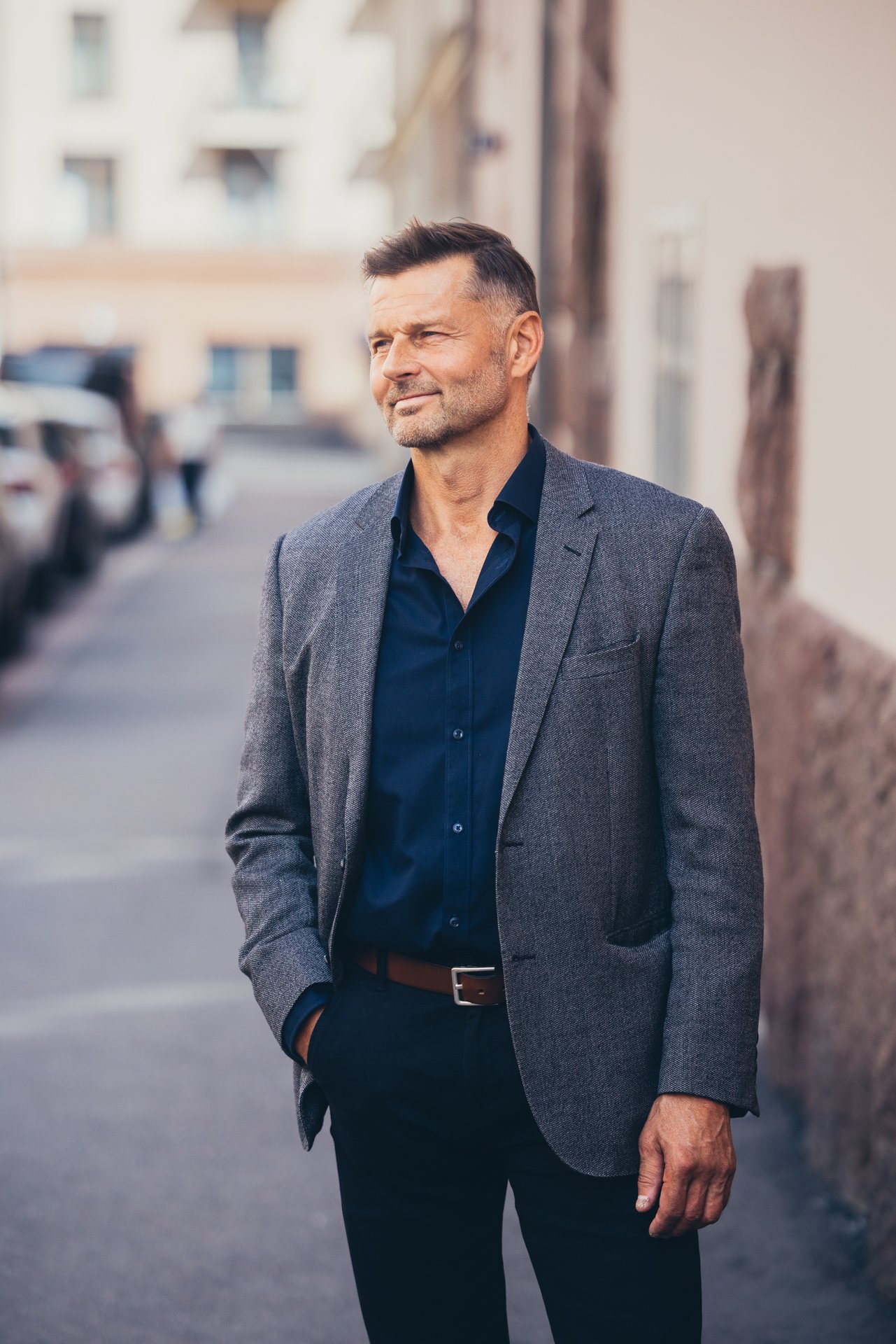 Antti Vanhatalo tietokirjailija, joka on kirjoittanut kirjan Presidentin henkivartijat. Hän tekee yrityspuheevuoroja, joiden avainsanat ovat Luottamus, Vuorovaikutus, Yhteistyö, Johtaminen.