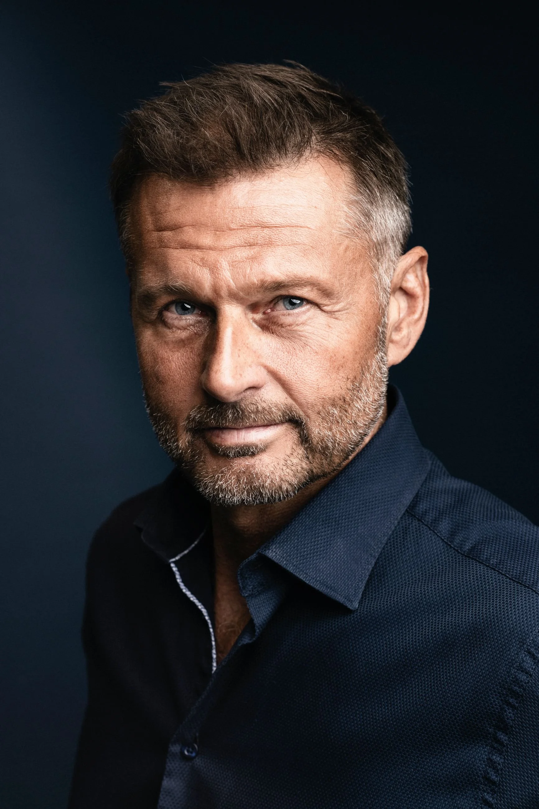 Antti Vanhatalo on kirjoittanut Presidentin Henkivartija -kirjan. Lisäksi hän toimii yrityspuhujana.